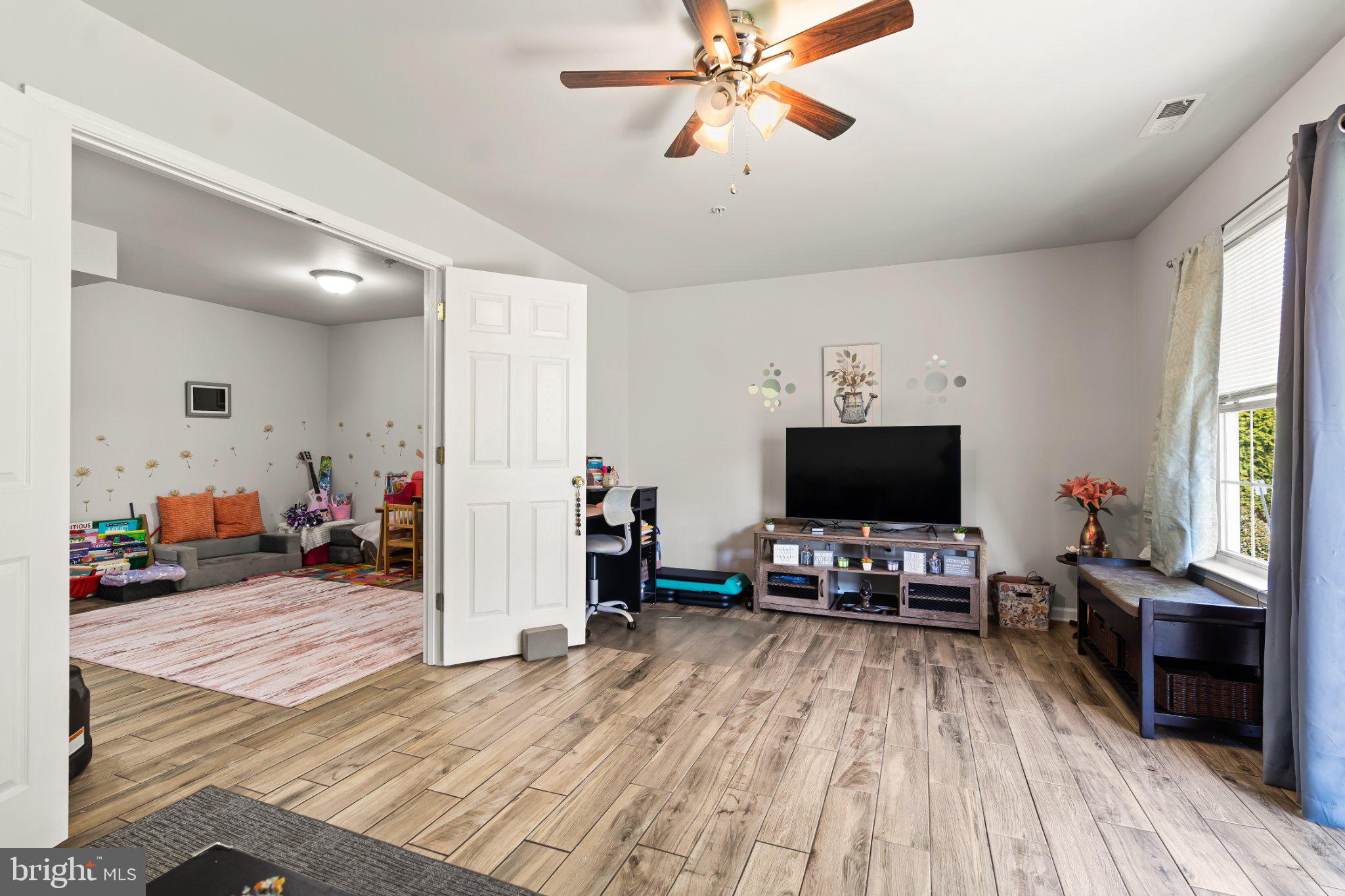 WHISPERING RIDGE - Residential