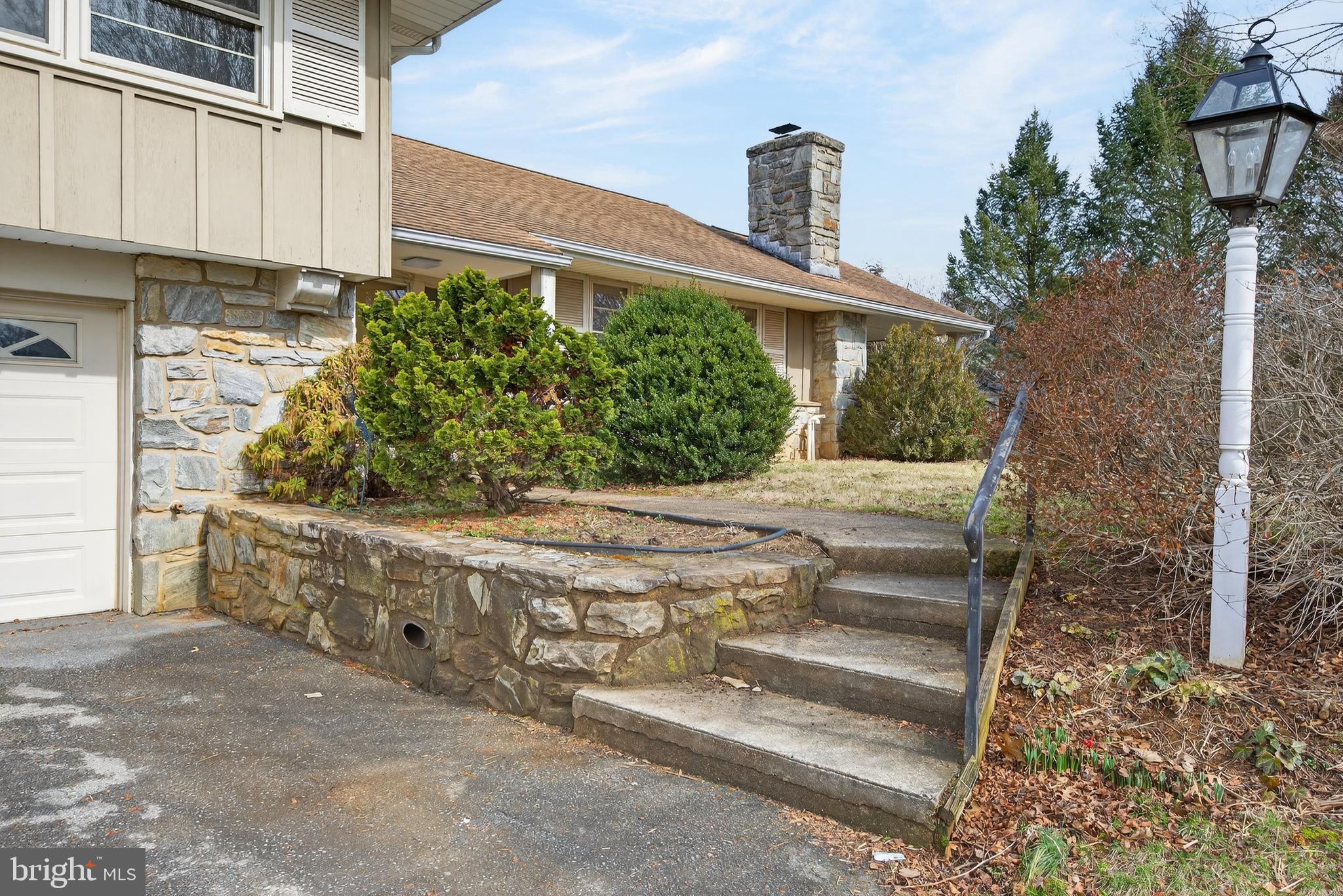 325 MURRY HILL DRIVE