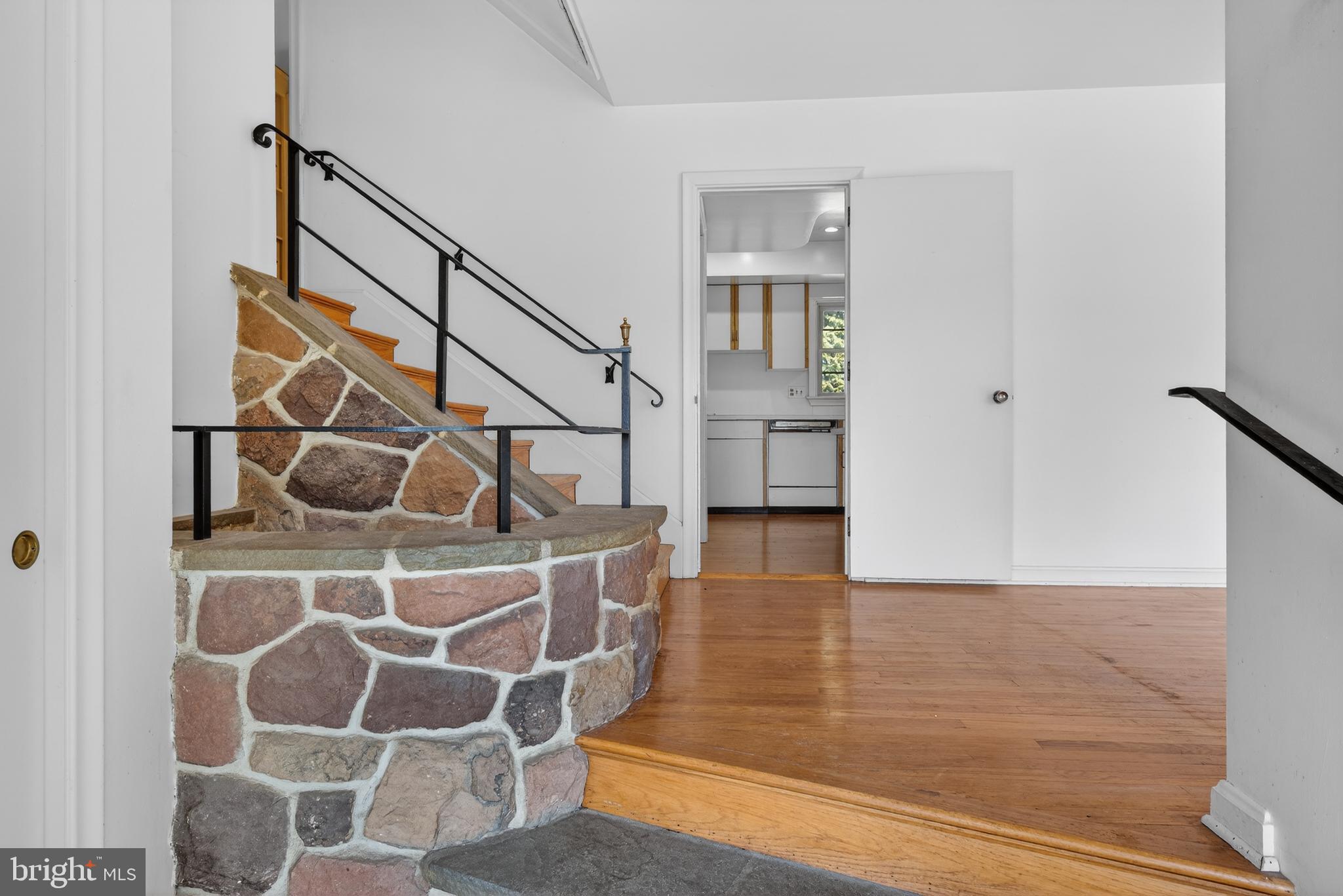 325 MURRY HILL DRIVE