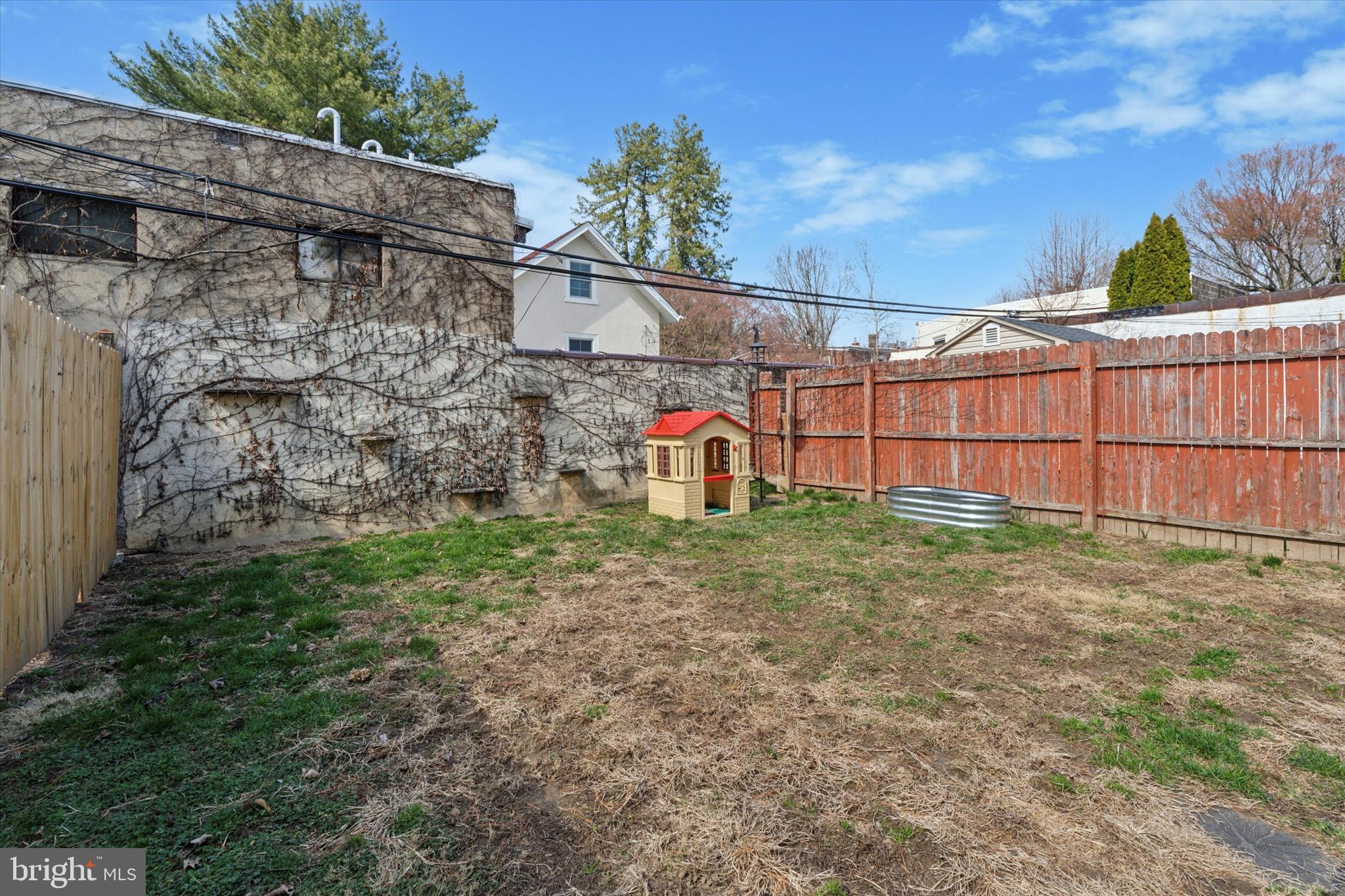 ROXBOROUGH - Residential