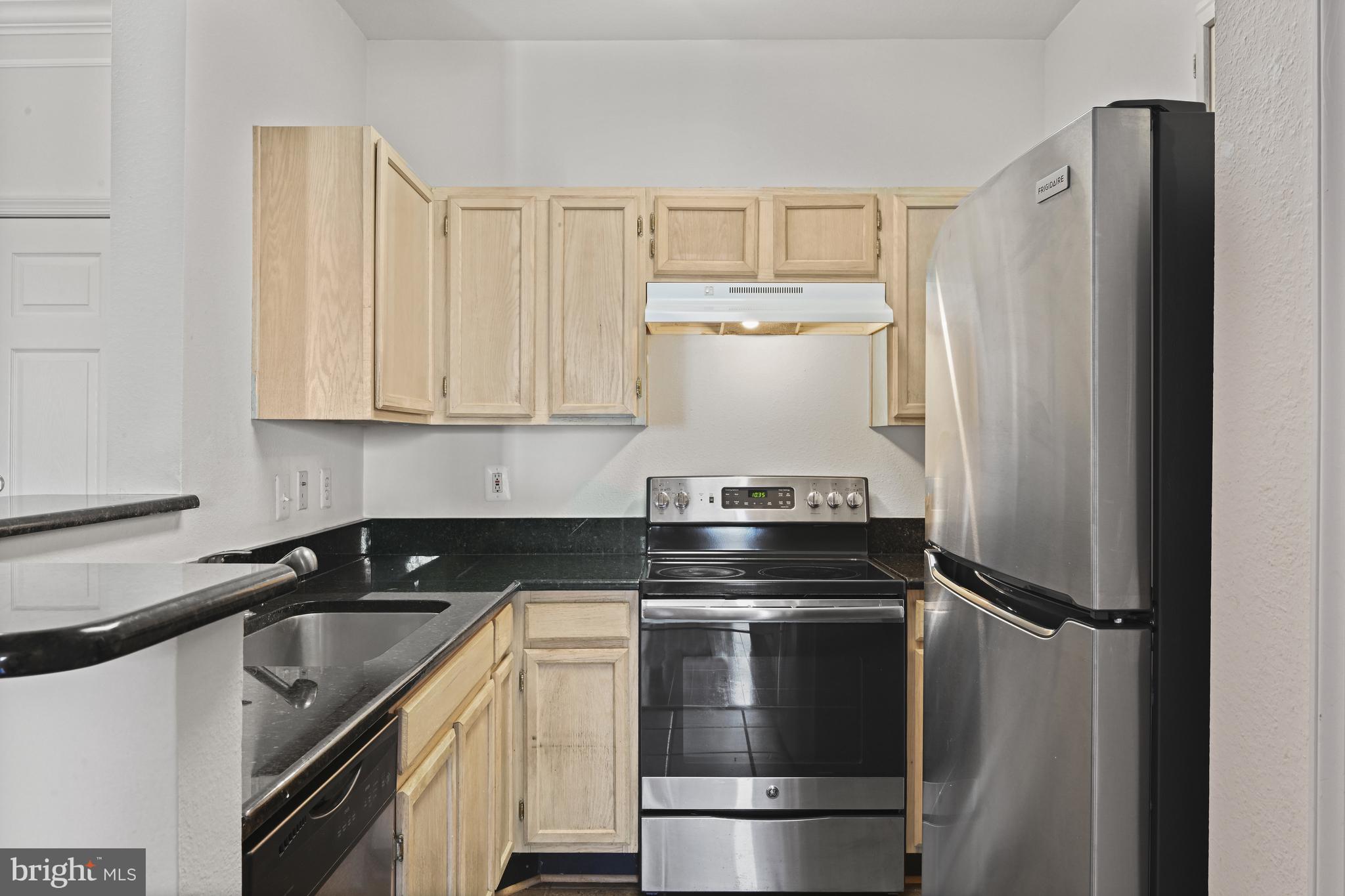 GATES OF MCLEAN - Residential