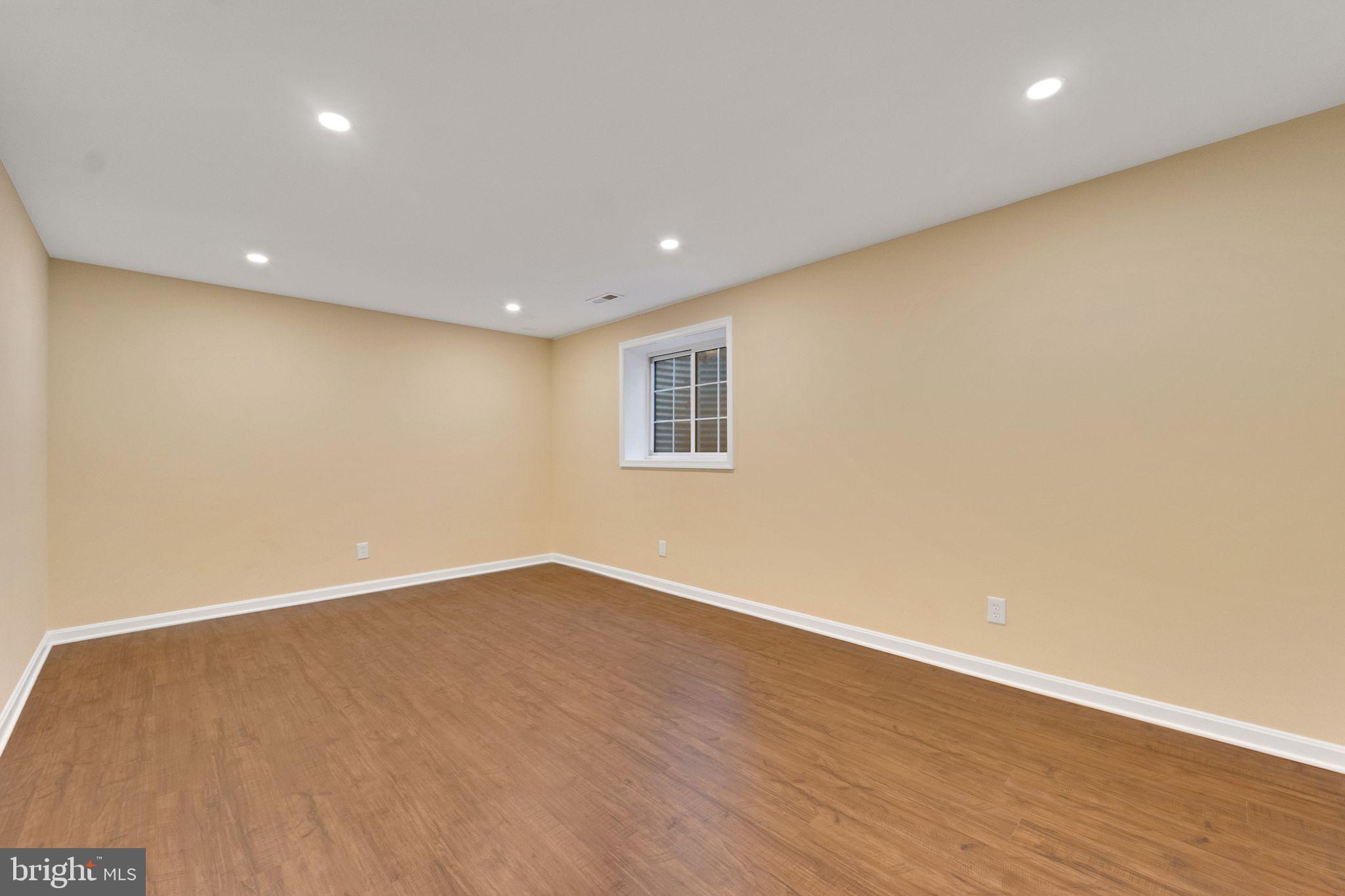 SEVEN OAKS - Residential