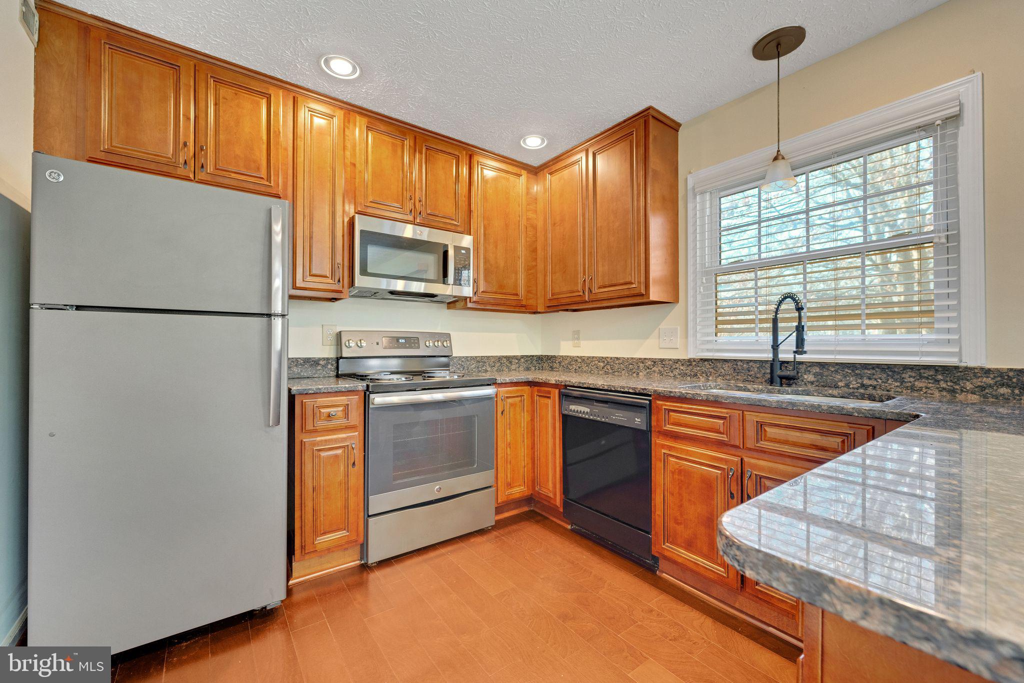 SEVEN OAKS - Residential