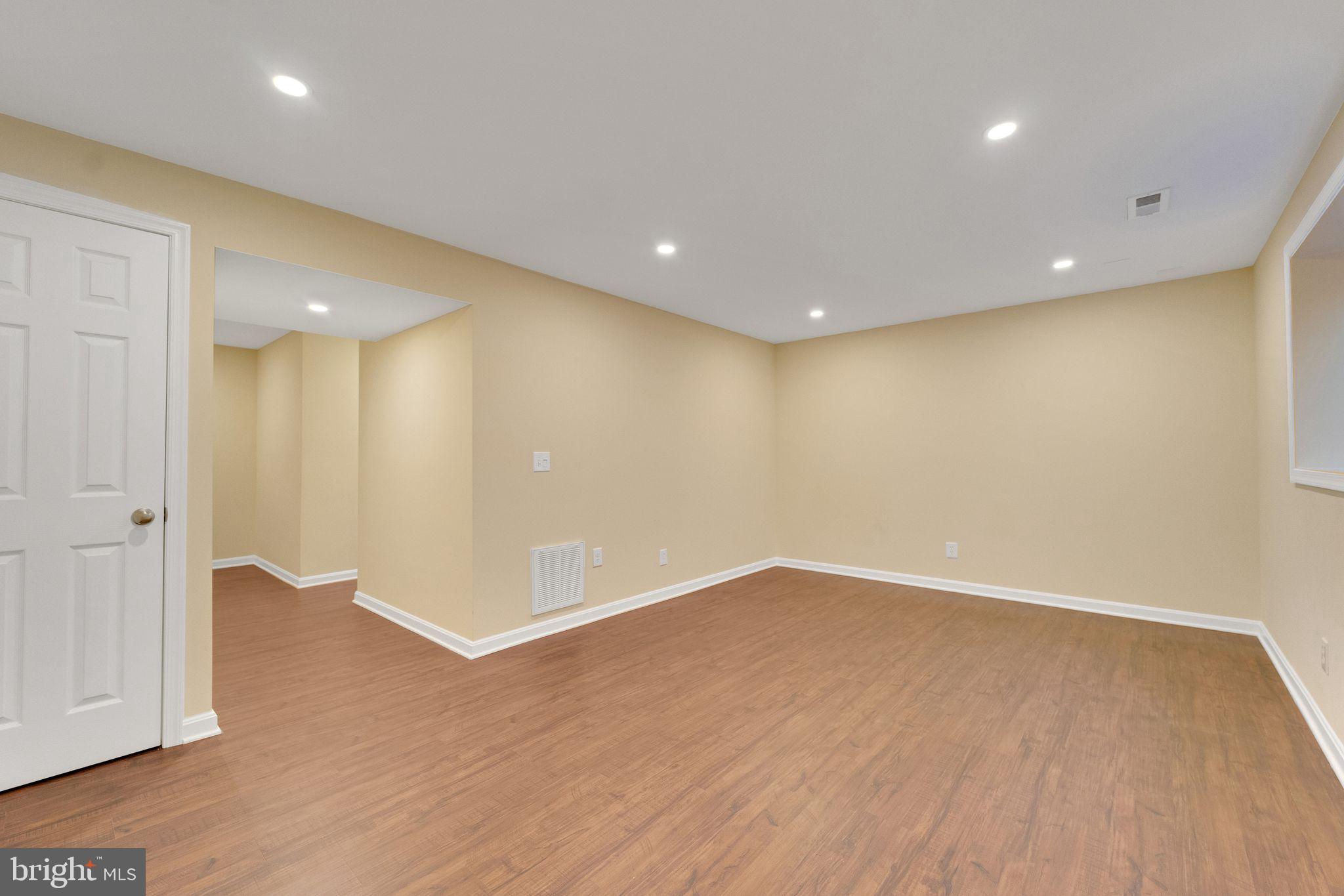 SEVEN OAKS - Residential