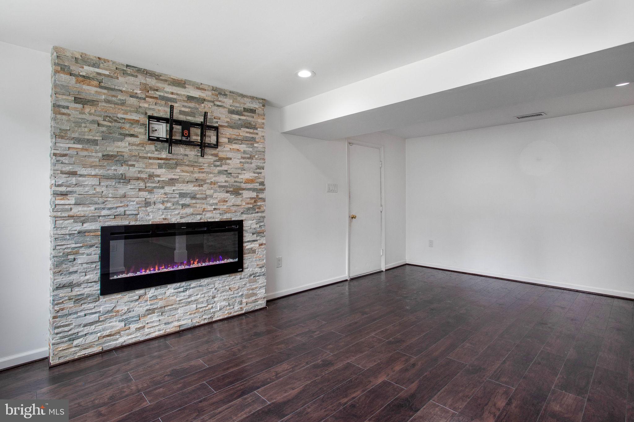 FOX RUN ESTATES - Residential