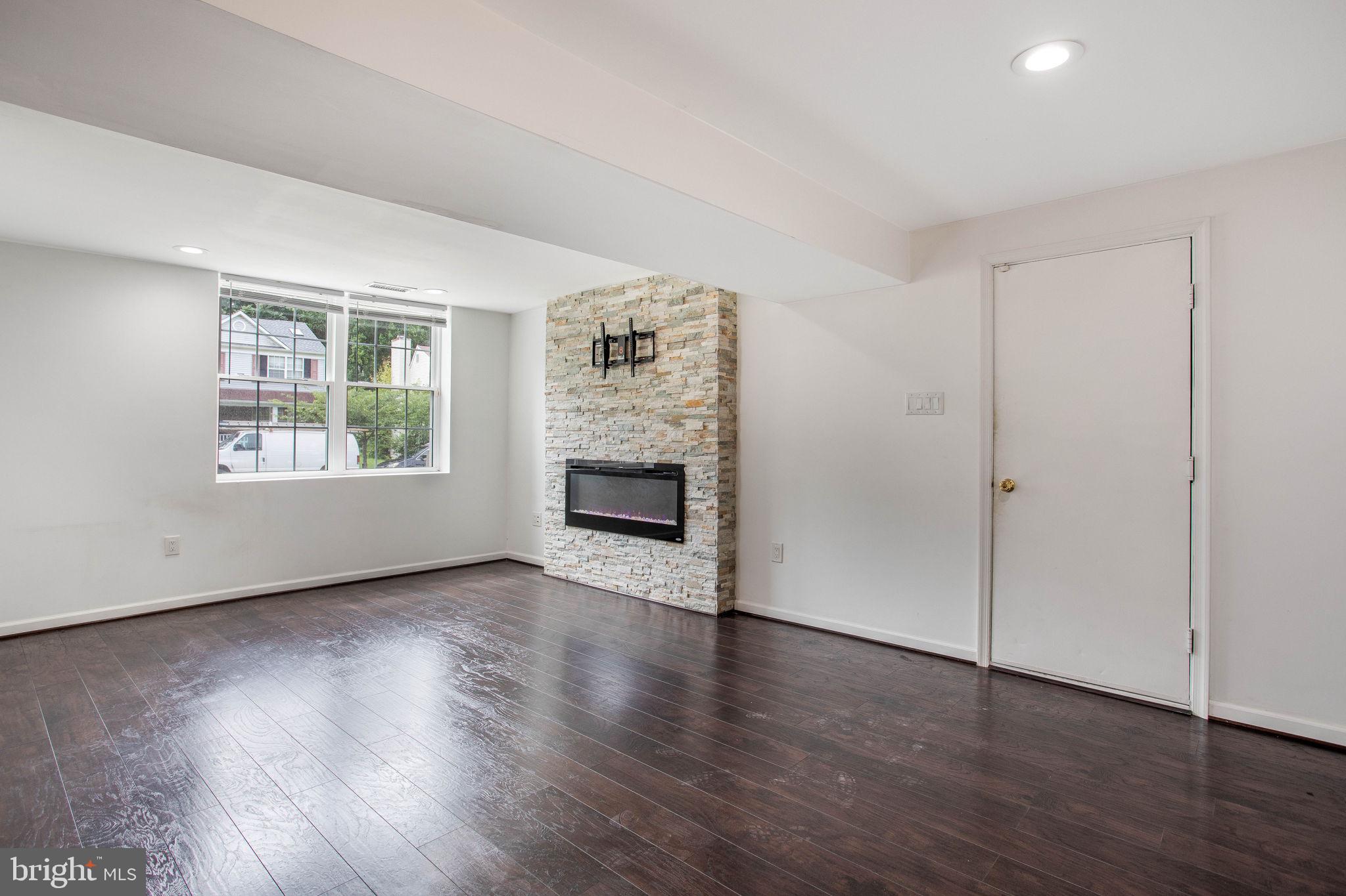 FOX RUN ESTATES - Residential