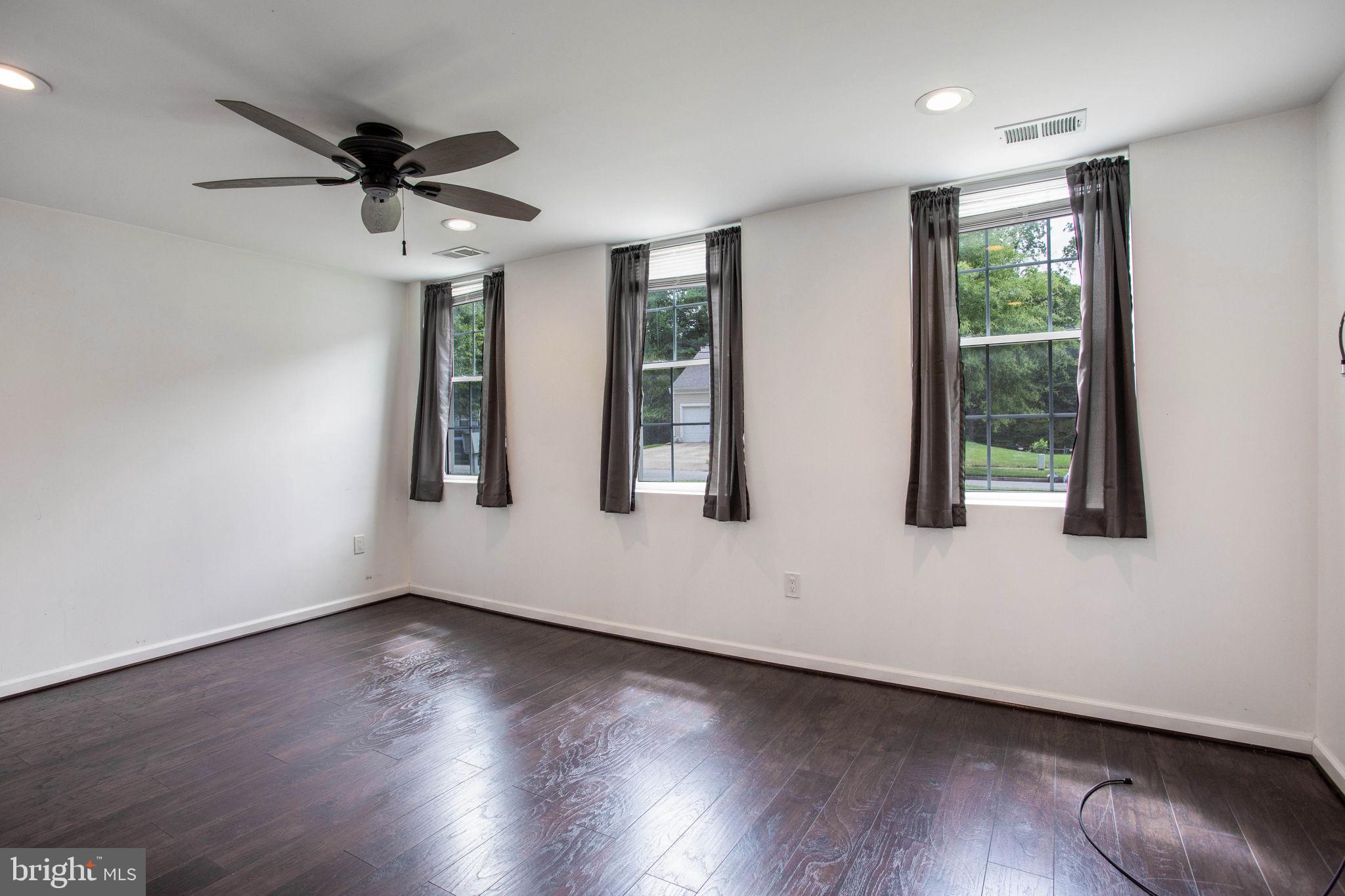 FOX RUN ESTATES - Residential