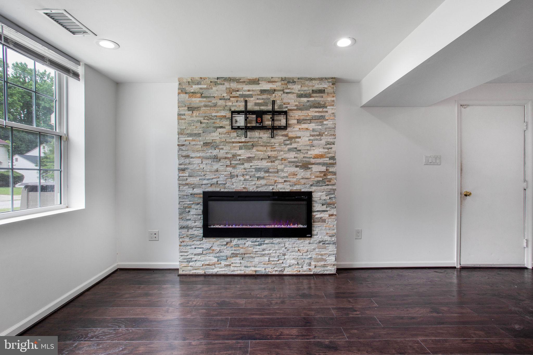 FOX RUN ESTATES - Residential