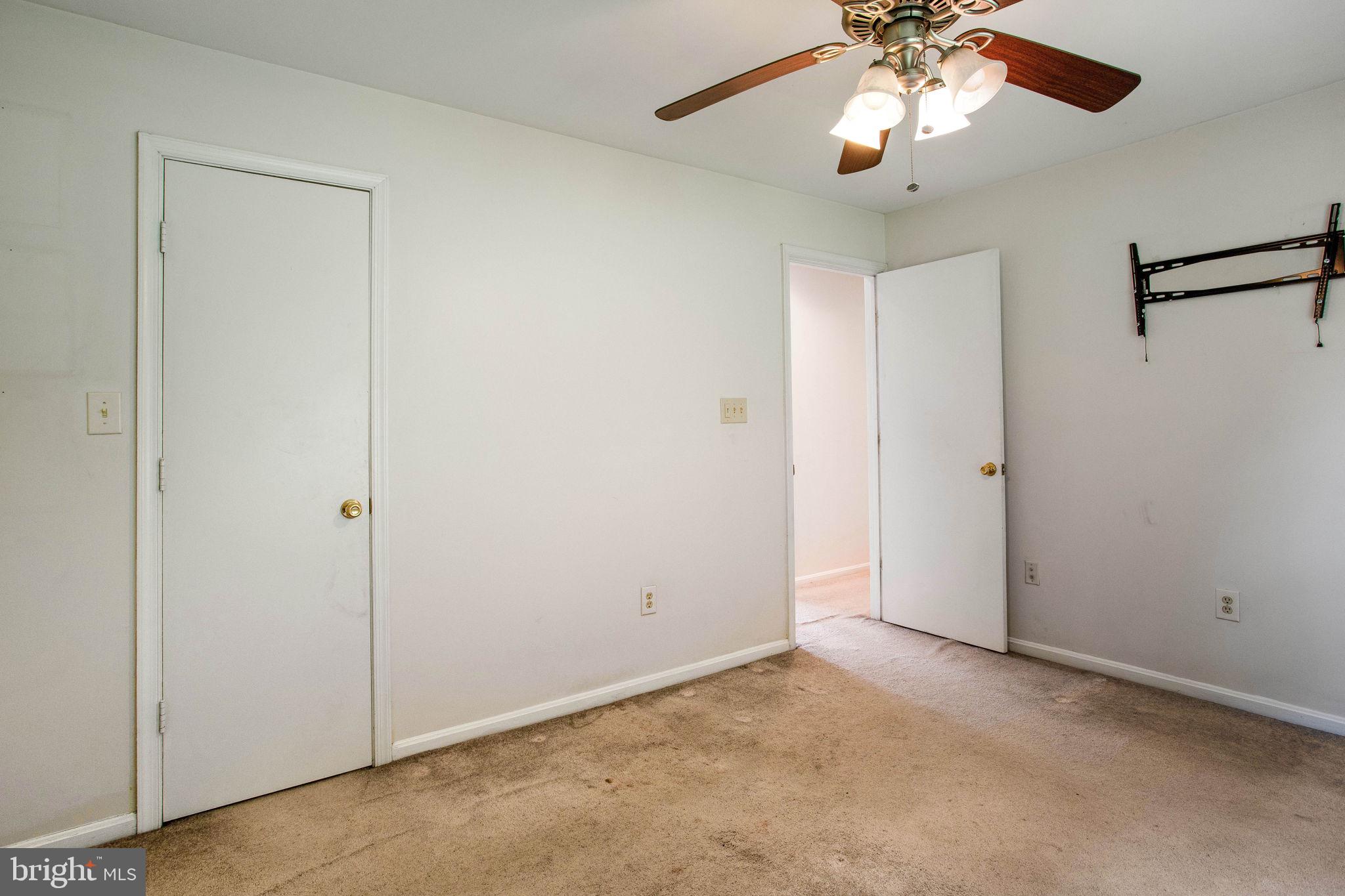 FOX RUN ESTATES - Residential