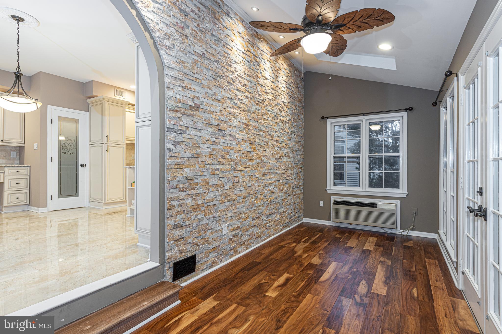 CROSSPOINTE - Residential