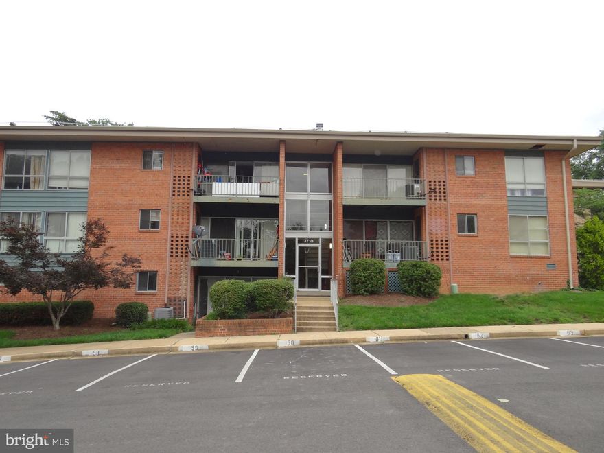 Nicely renovated condo in the heart of Alexandria, and Falls Church, freshly painted new ceramic tile Close to Skyline, Mark center,  395, restaurants and more. Ready to be occupied. Owner agent.