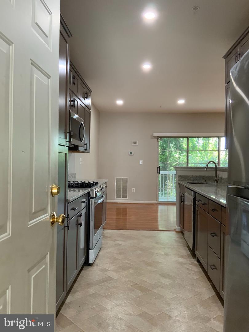 HAMPSHIRE HALL - Residential Lease