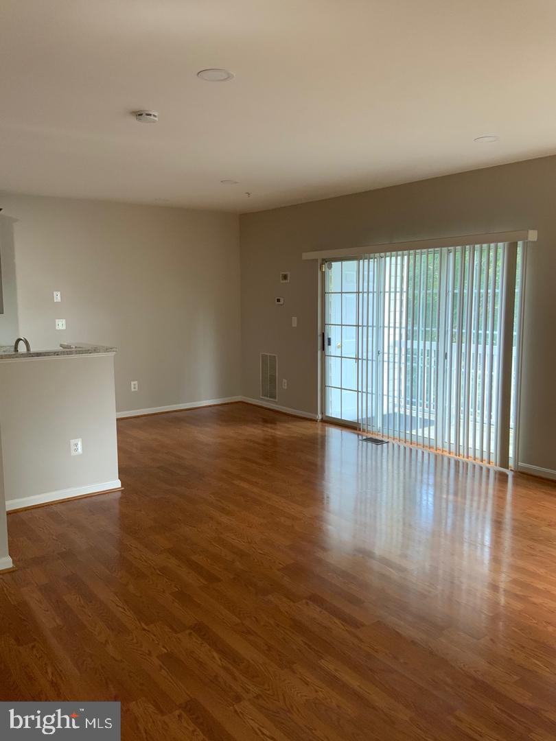 HAMPSHIRE HALL - Residential Lease