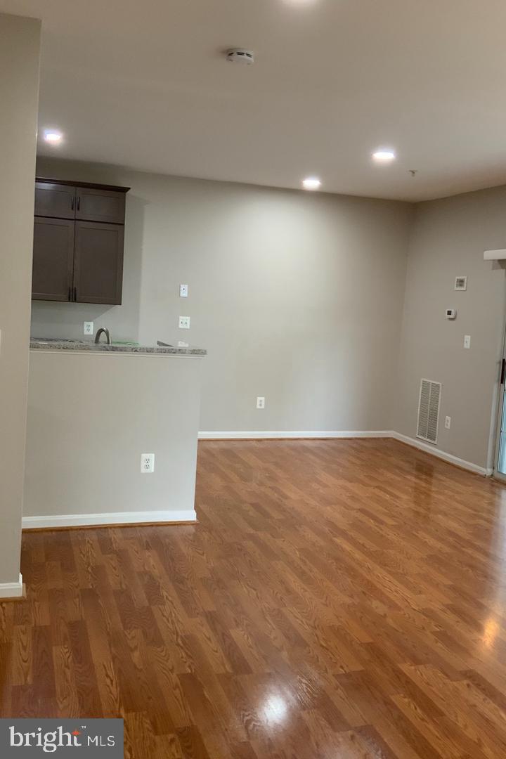 HAMPSHIRE HALL - Residential Lease