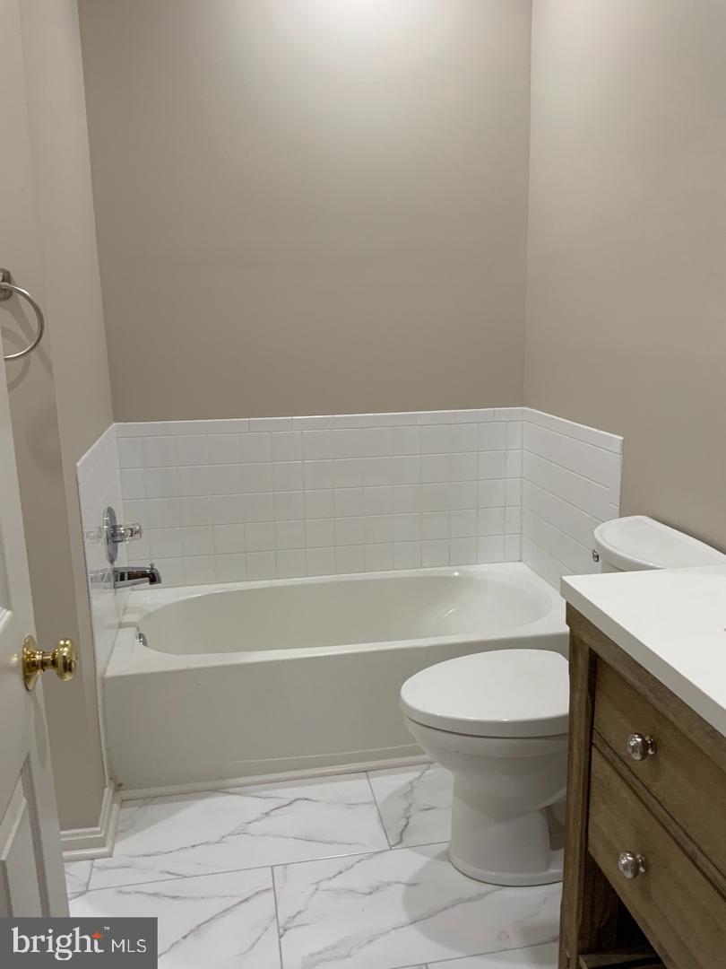 HAMPSHIRE HALL - Residential Lease