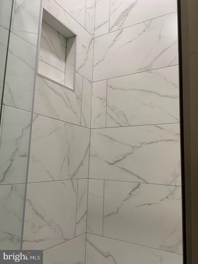 HAMPSHIRE HALL - Residential Lease