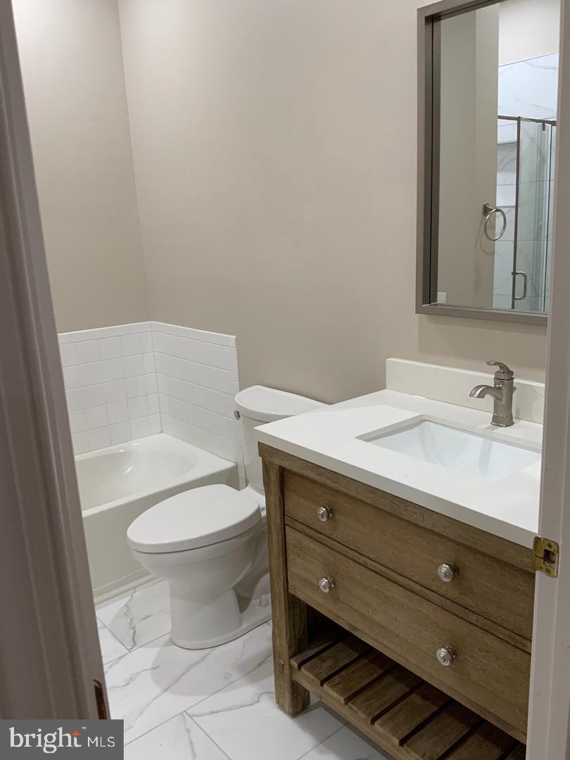 HAMPSHIRE HALL - Residential Lease