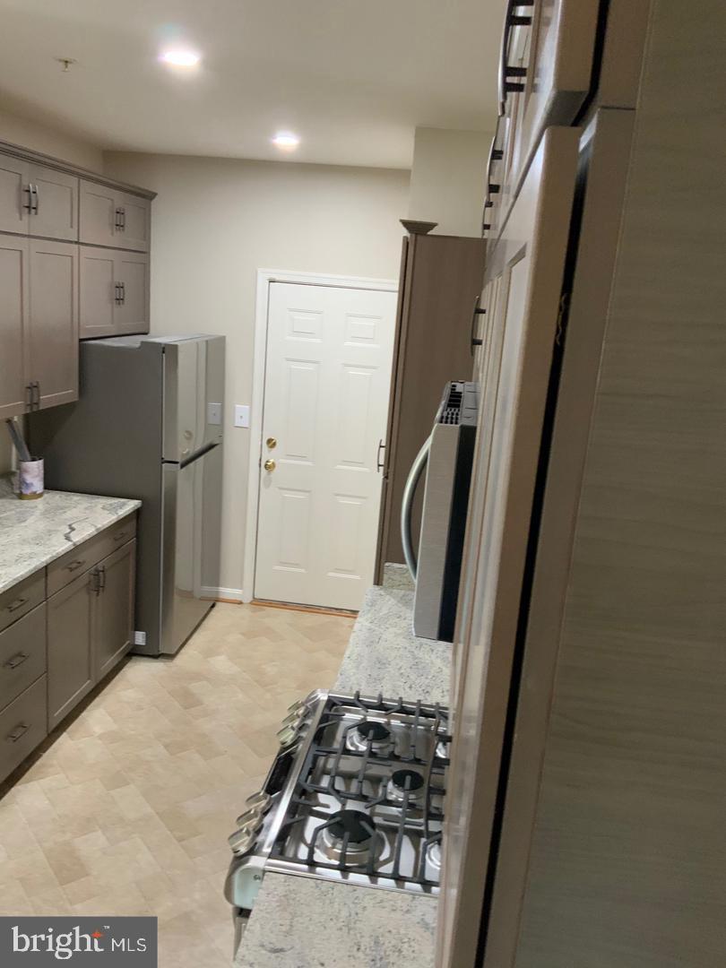 HAMPSHIRE HALL - Residential Lease