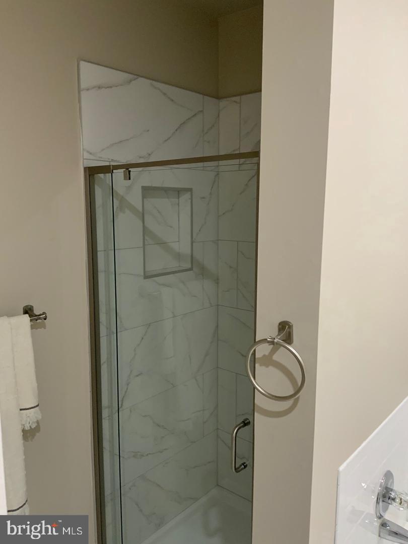 HAMPSHIRE HALL - Residential Lease