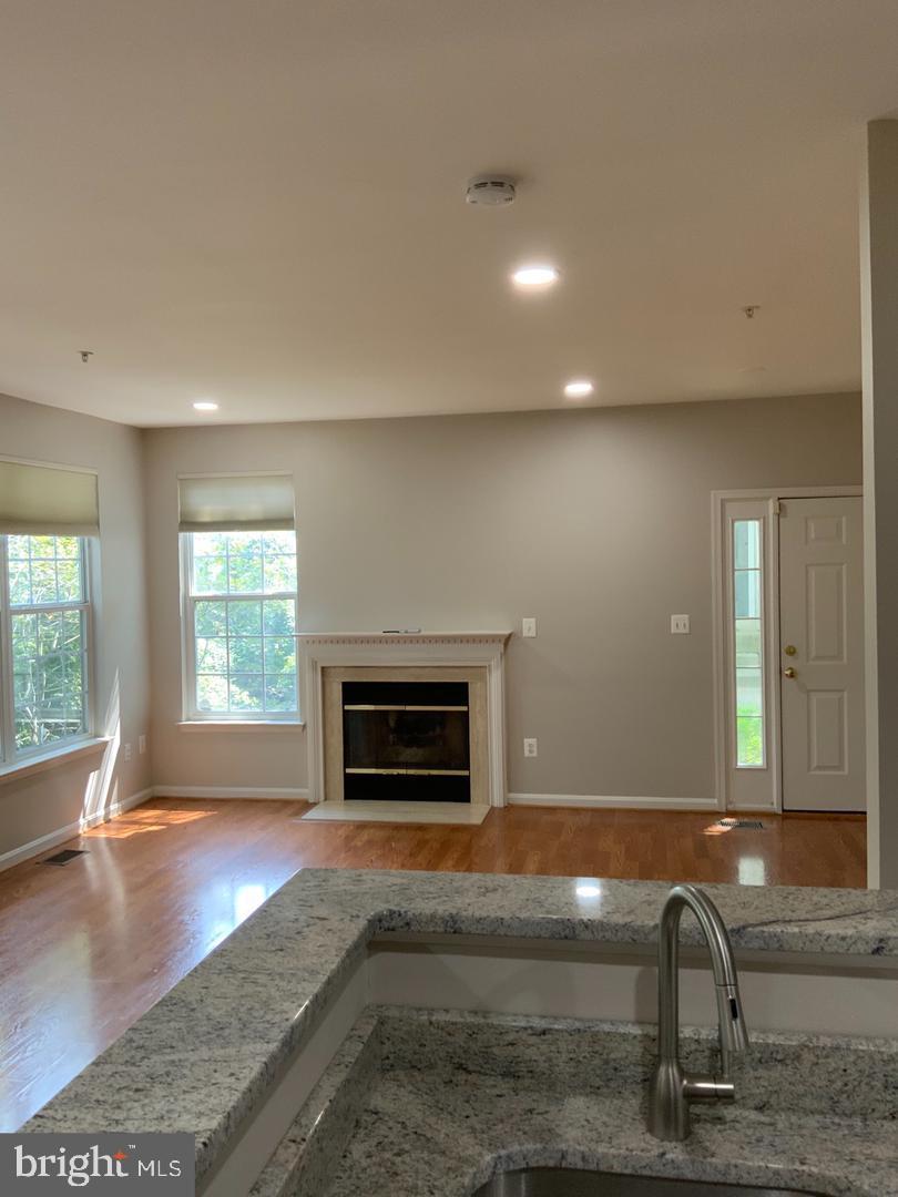 HAMPSHIRE HALL - Residential Lease