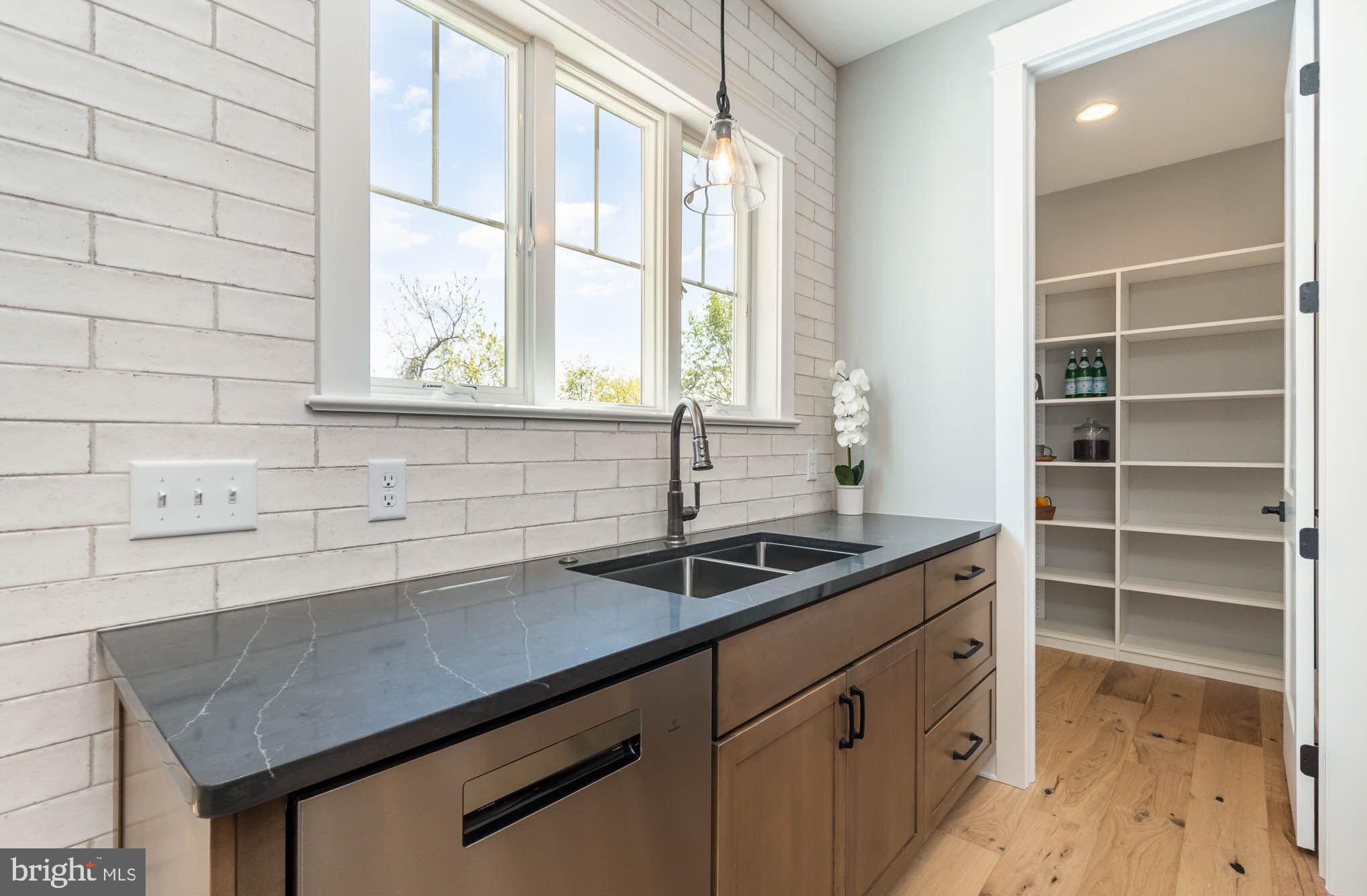 WITNEY RIDGE - Residential