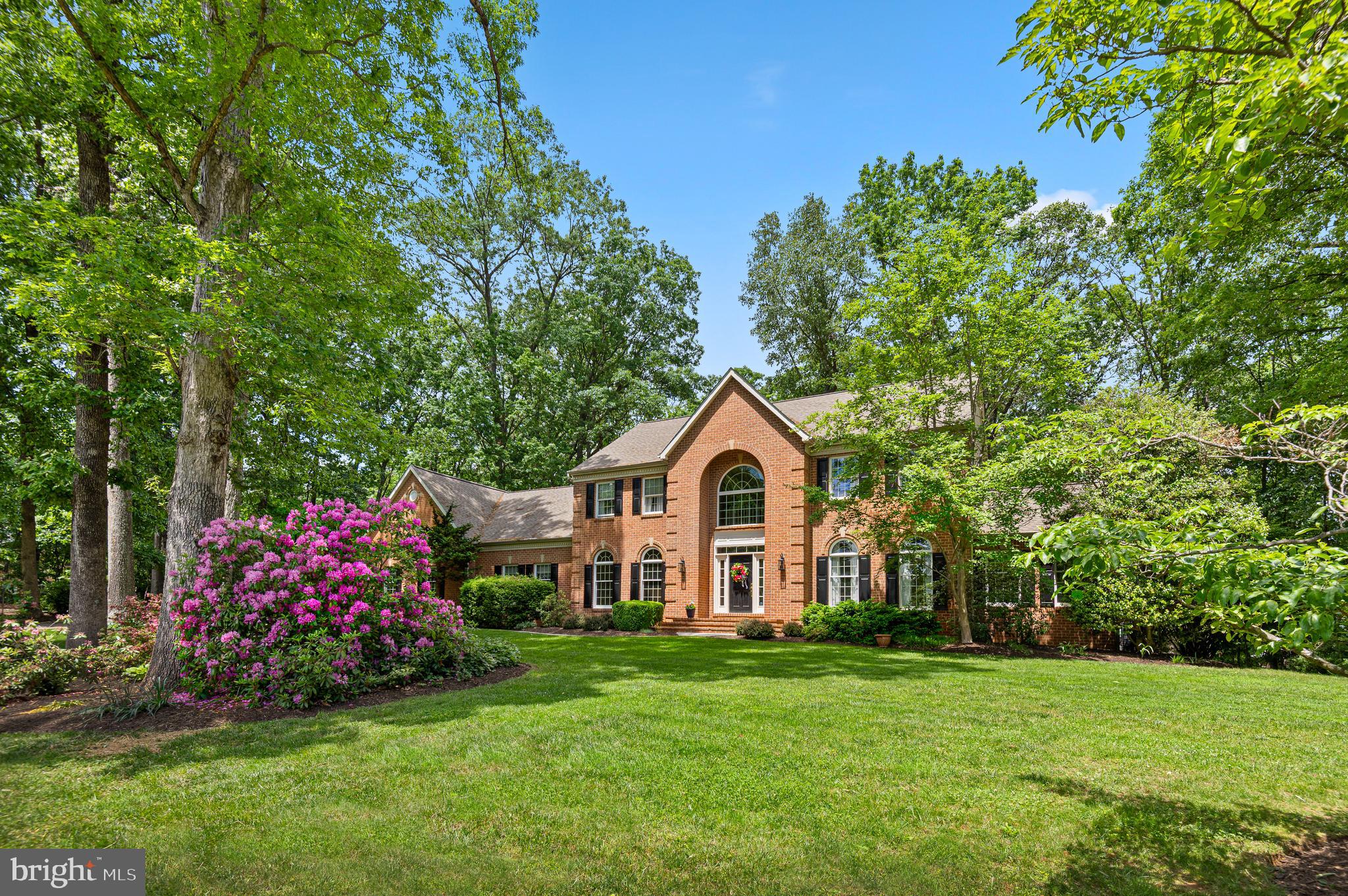 8 HENDERSON HILL COURT