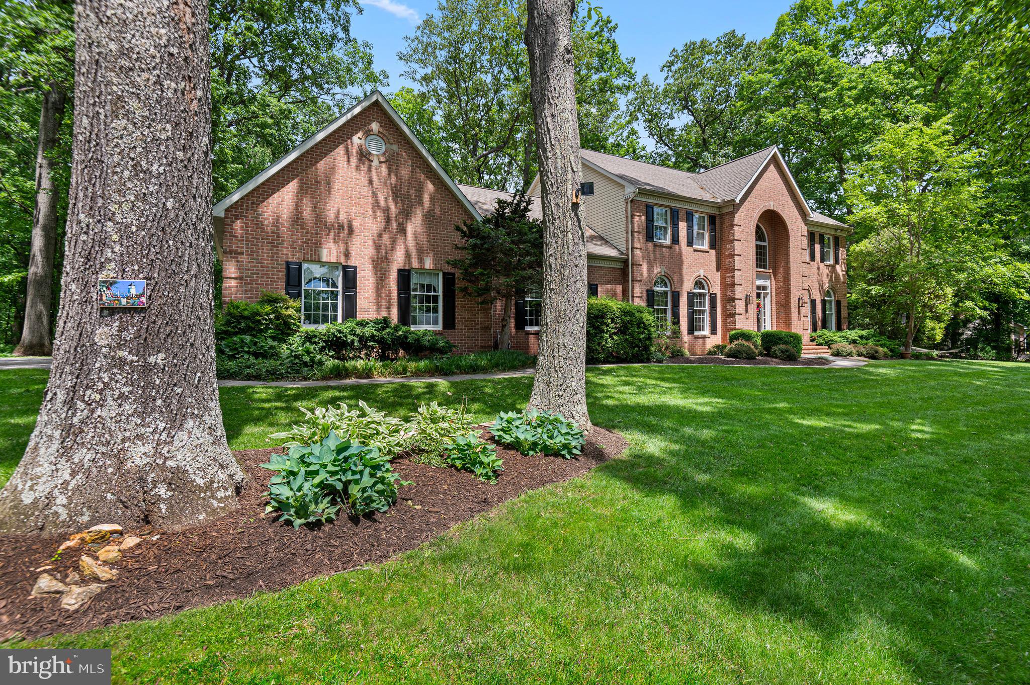 8 HENDERSON HILL COURT