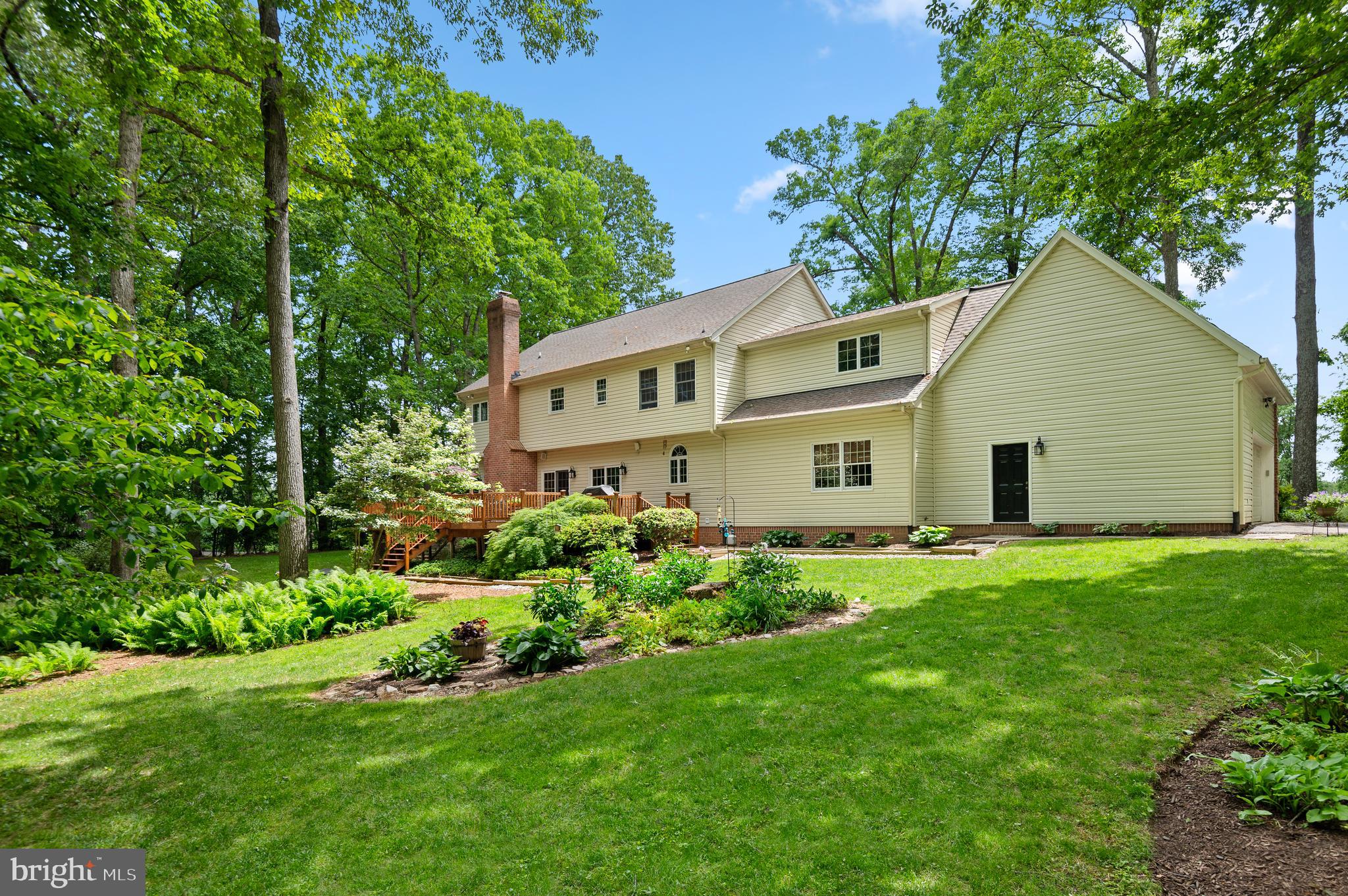 8 HENDERSON HILL COURT