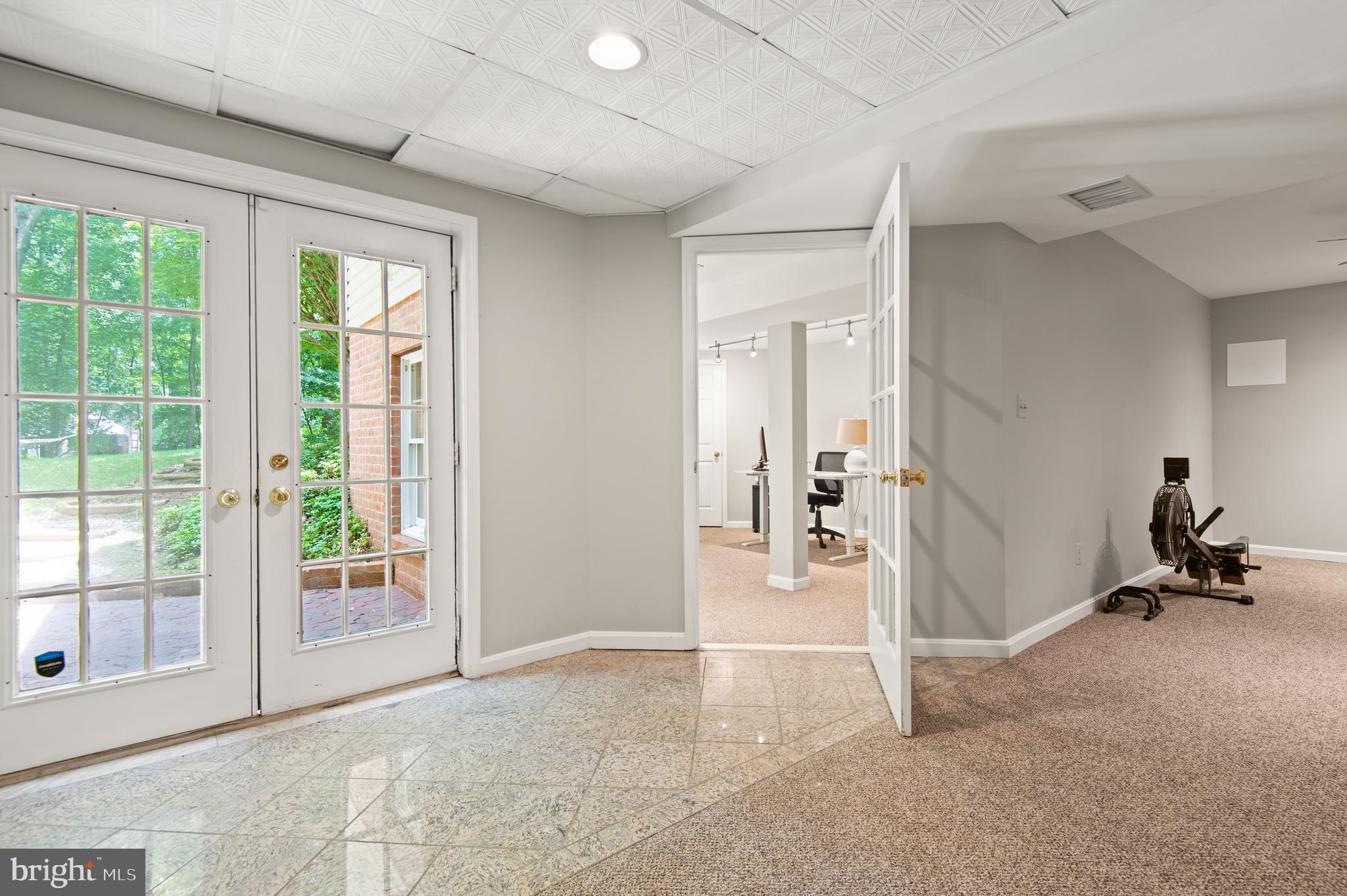 HENDERSON HILL - Residential