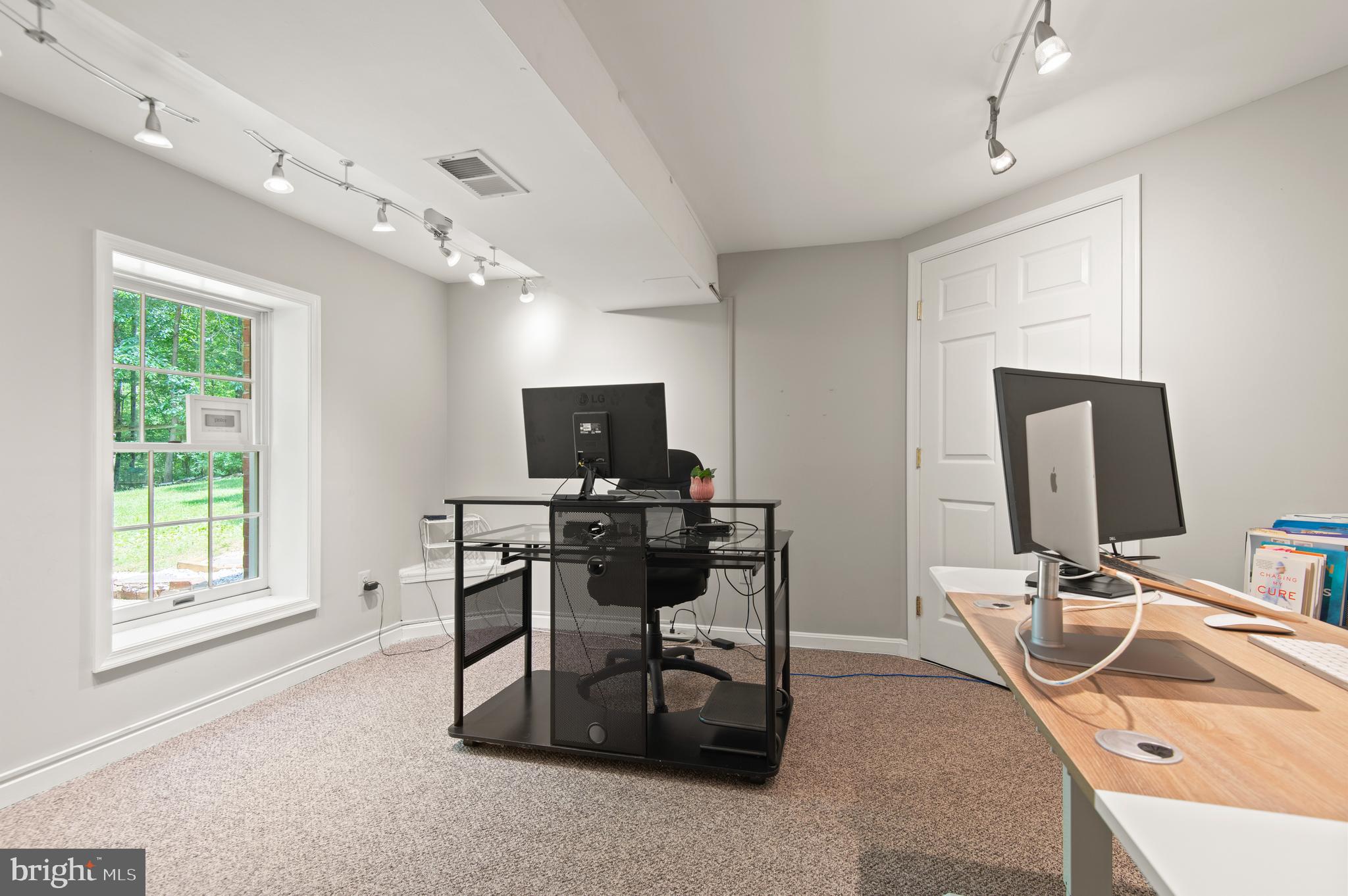 HENDERSON HILL - Residential