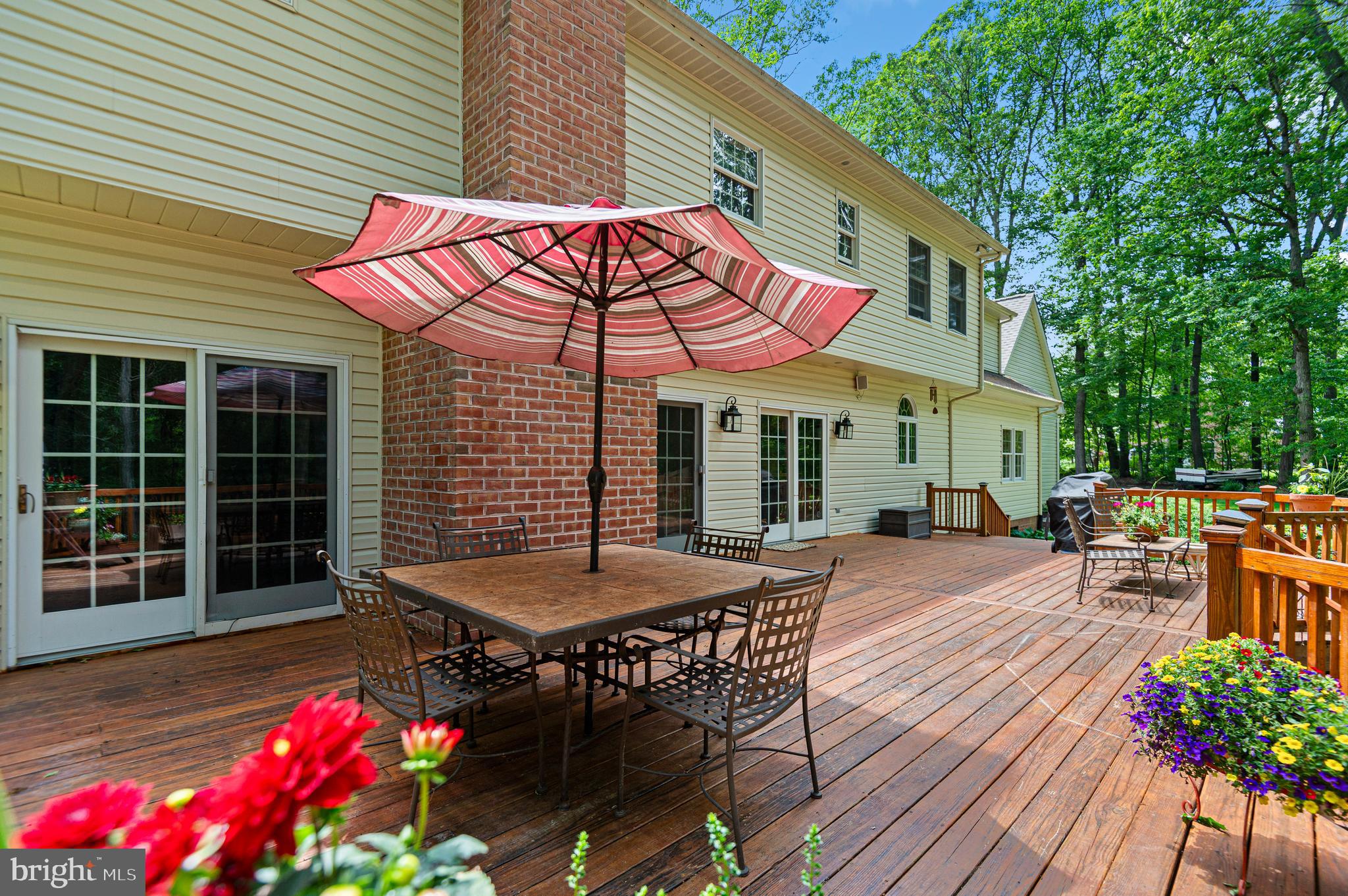 8 HENDERSON HILL COURT