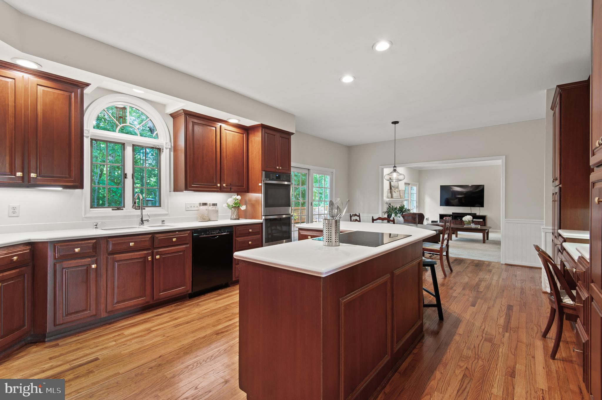 HENDERSON HILL - Residential