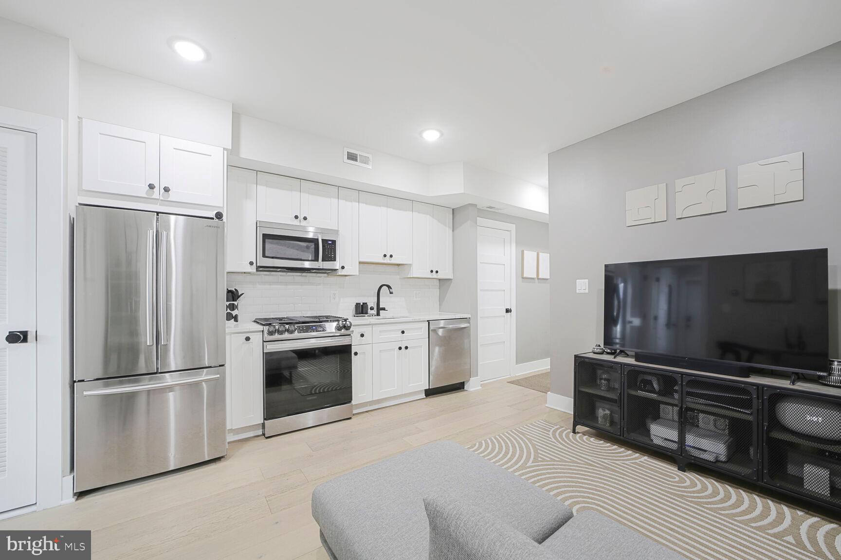 1144 OWEN PLACE NE 1