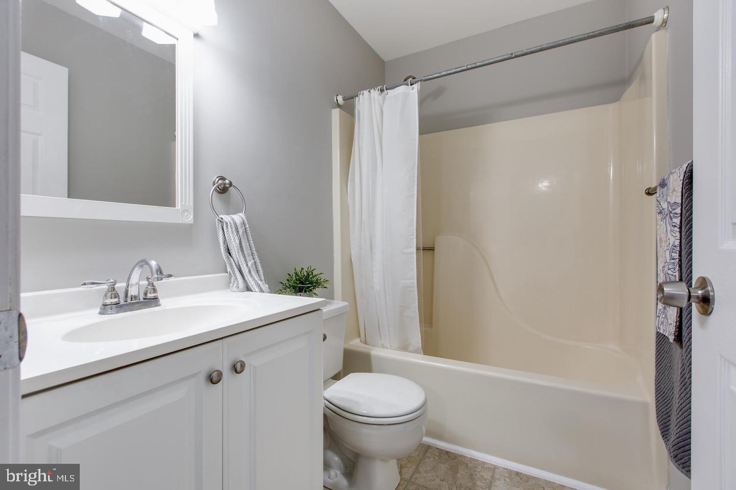 RIVER MILLS - Residential Lease