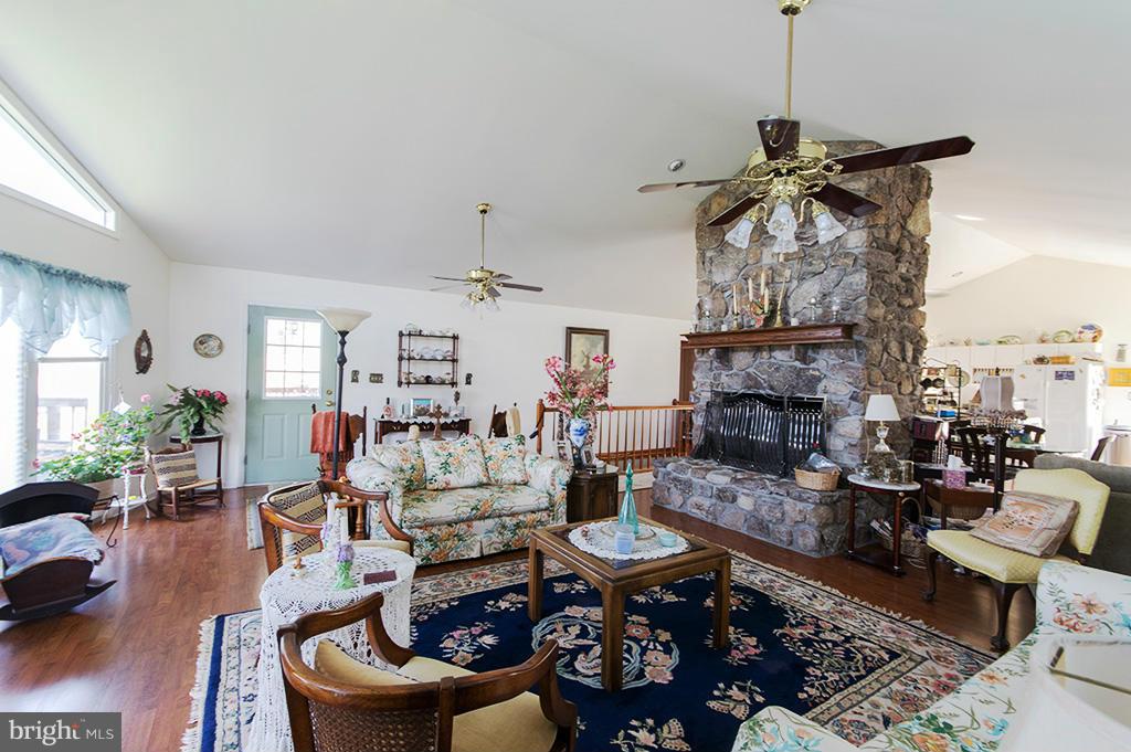 IMPERIAL ORCHARDS - Residential