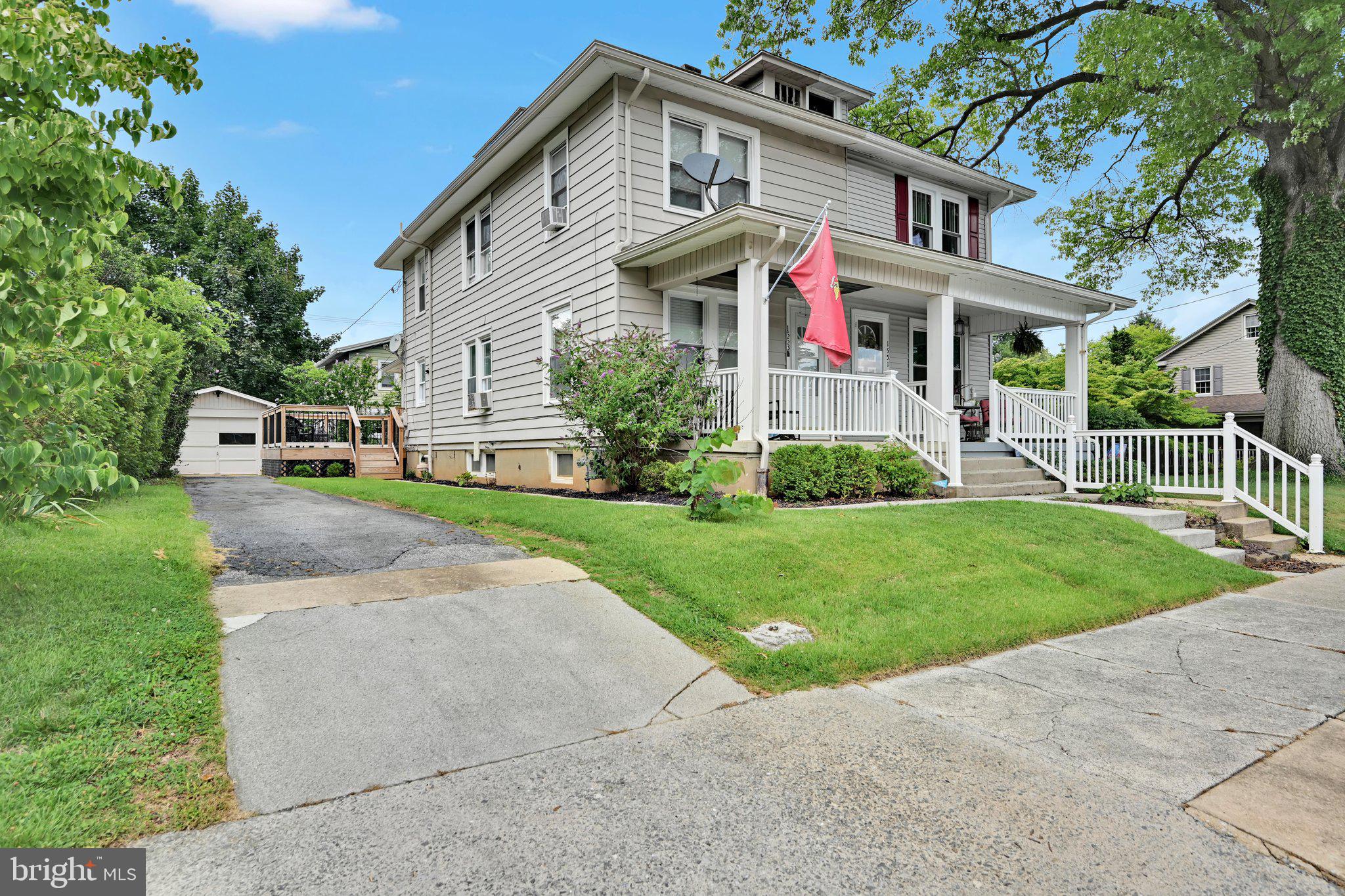 1553 ELM STREET