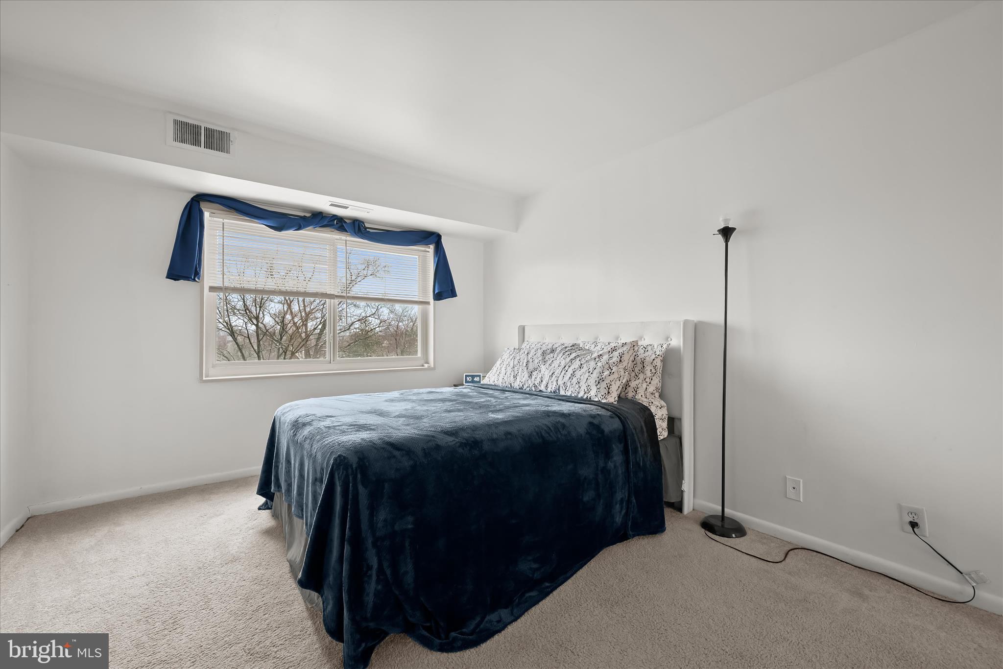 COLUMBIA TOWERS - Residential