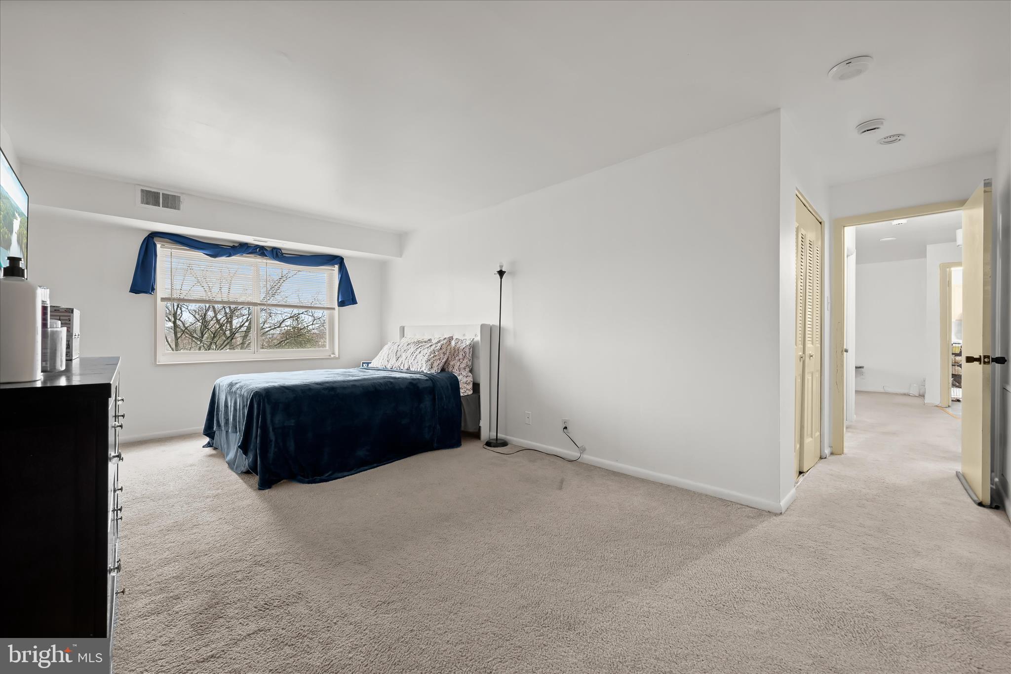 COLUMBIA TOWERS - Residential