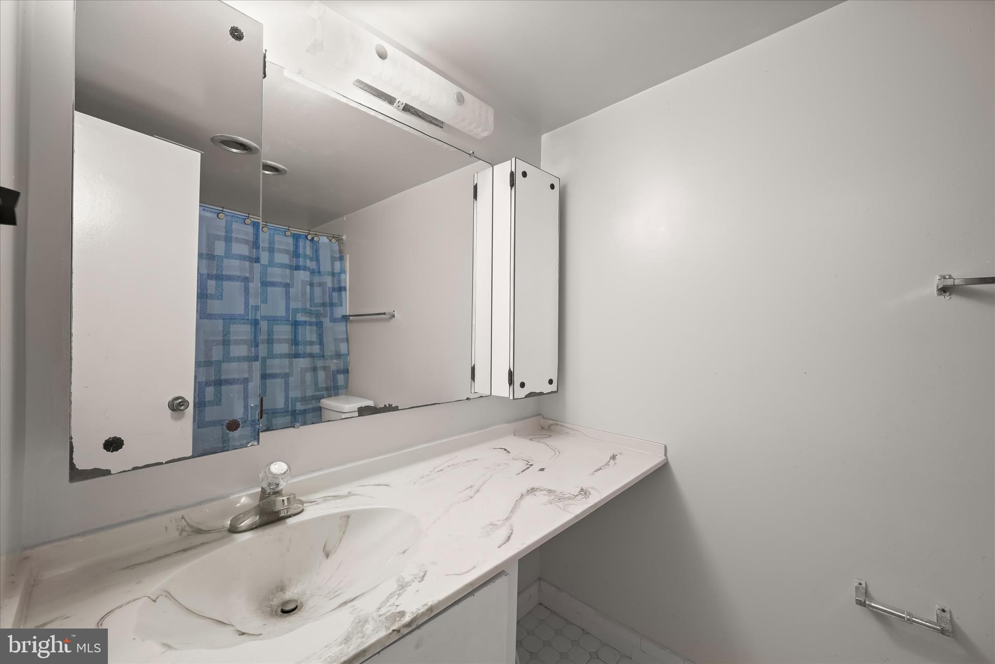 COLUMBIA TOWERS - Residential