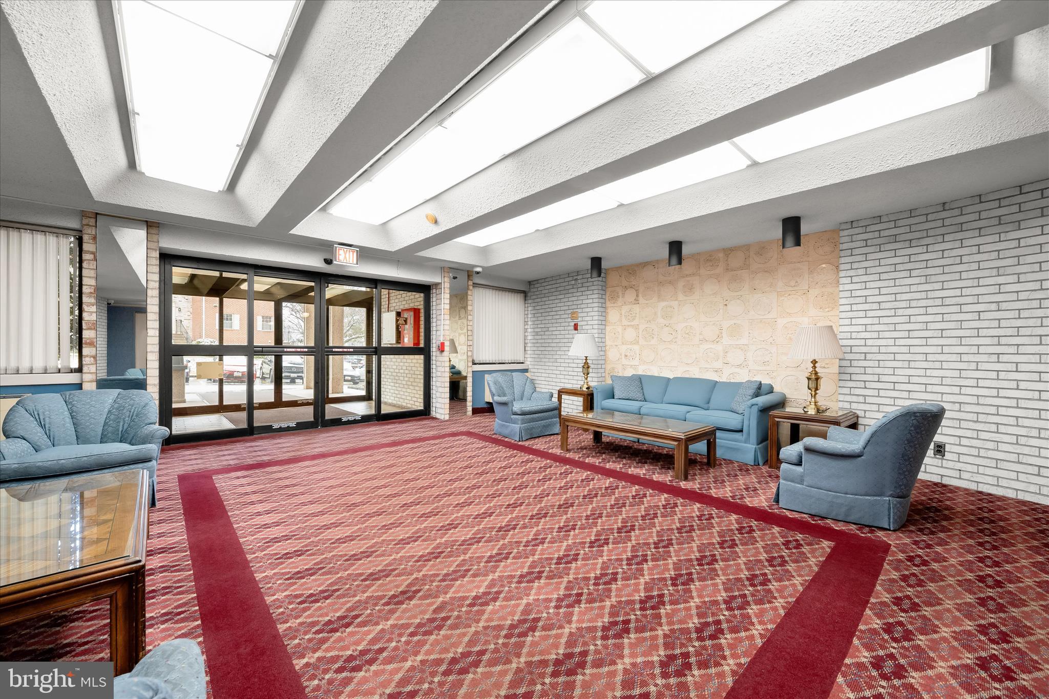 COLUMBIA TOWERS - Residential