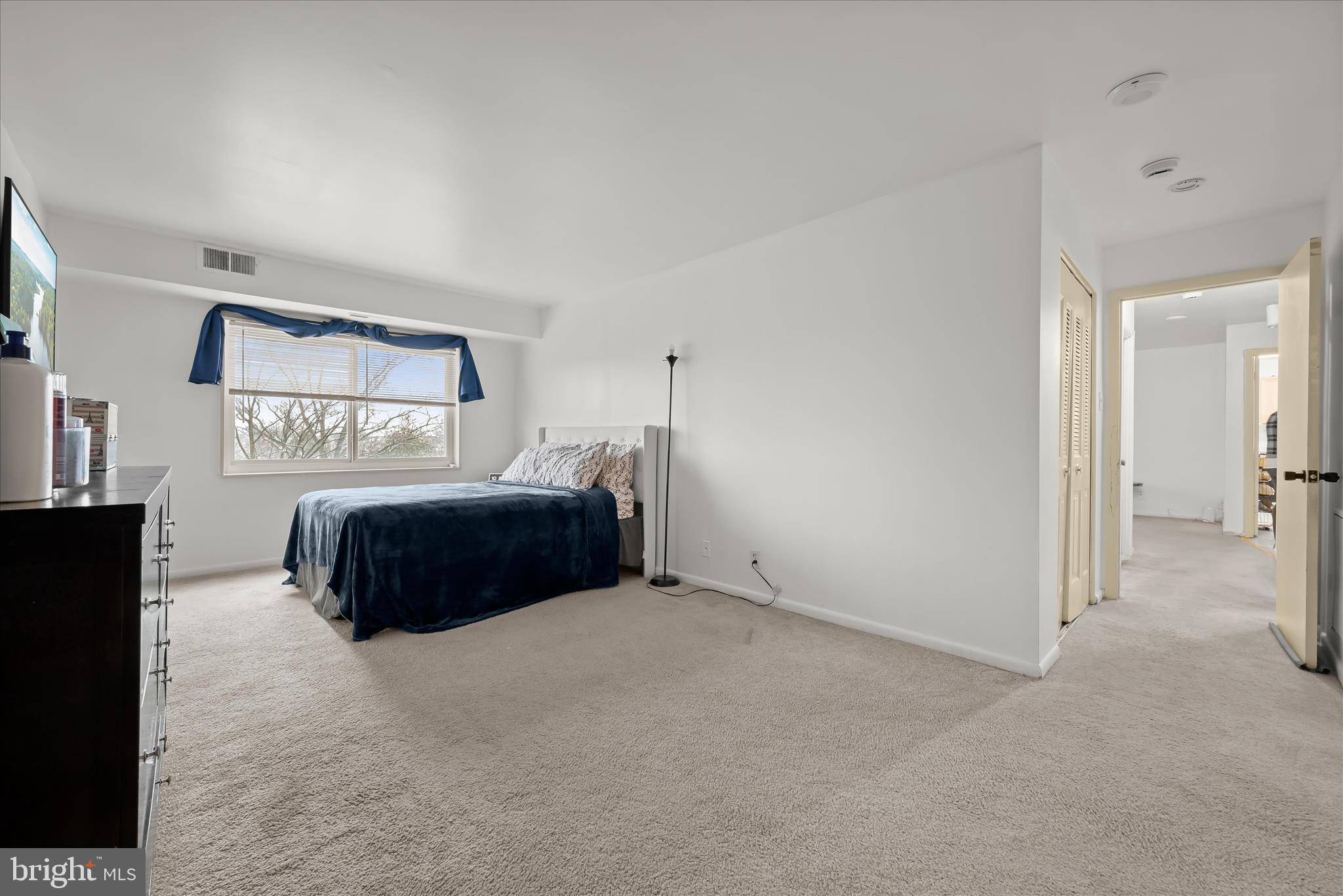 COLUMBIA TOWERS - Residential