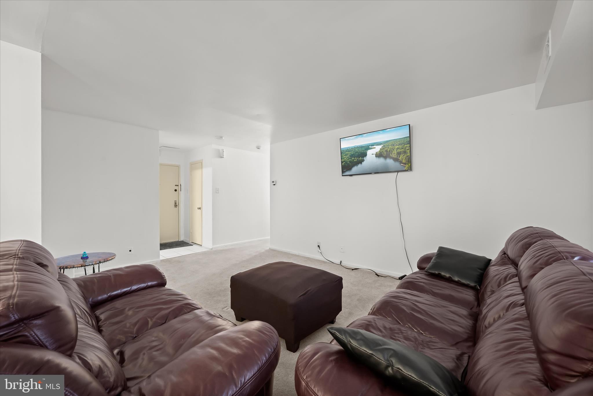 COLUMBIA TOWERS - Residential