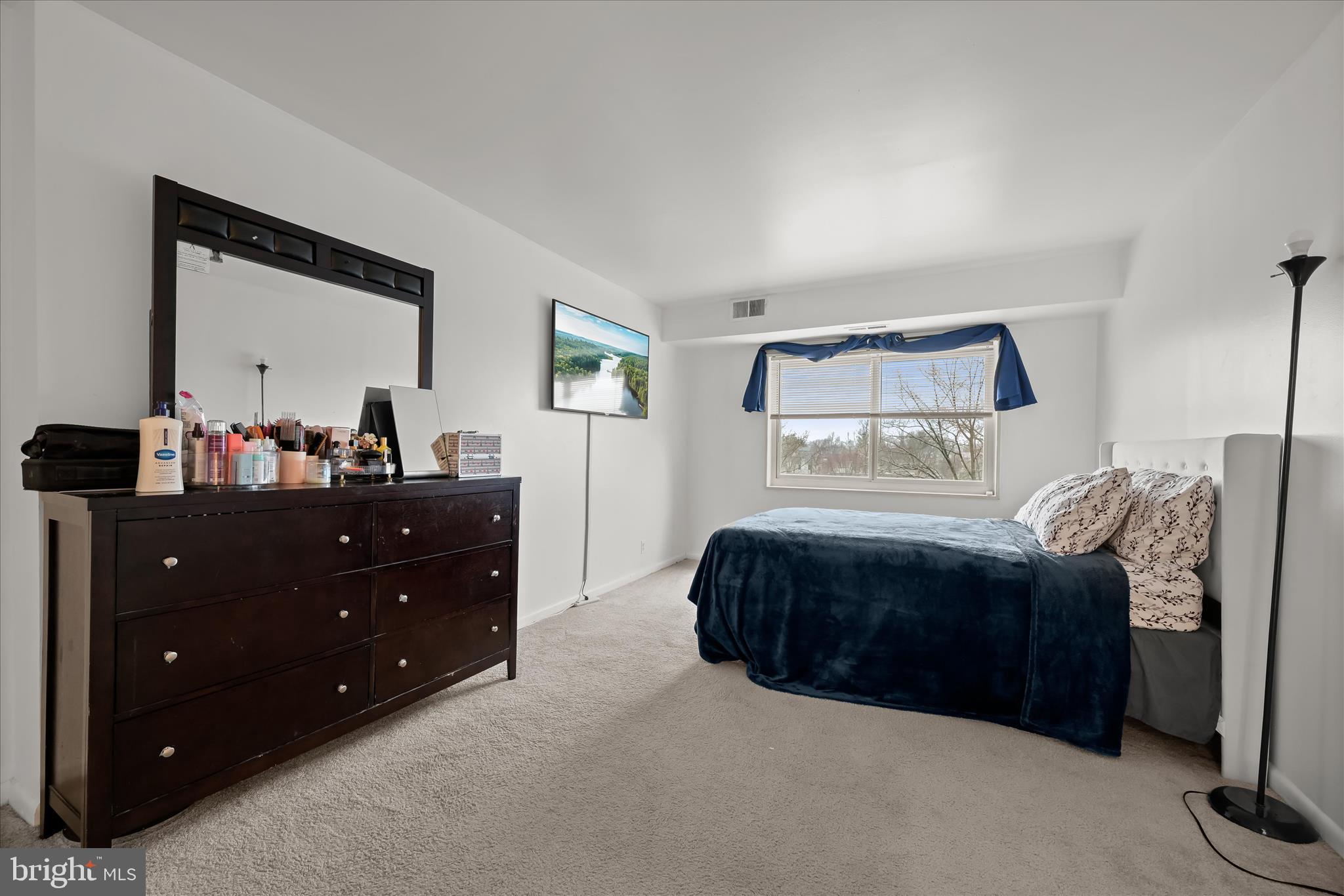 COLUMBIA TOWERS - Residential