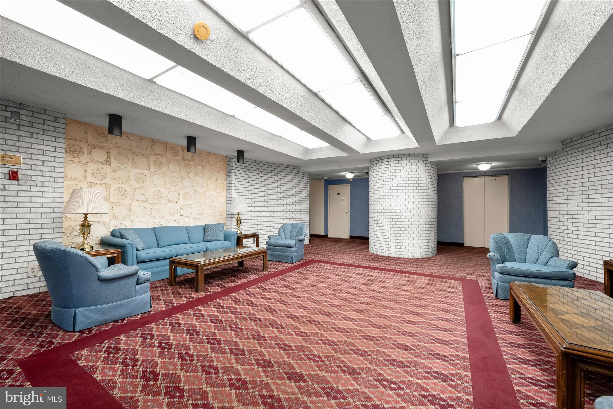 COLUMBIA TOWERS - Residential