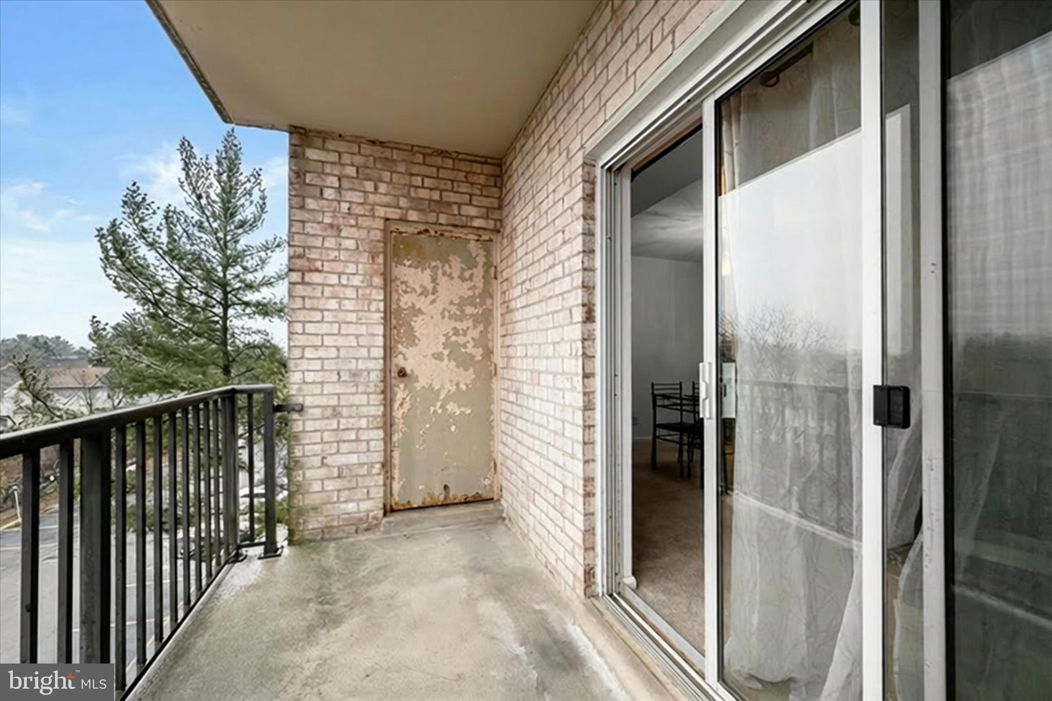 COLUMBIA TOWERS - Residential