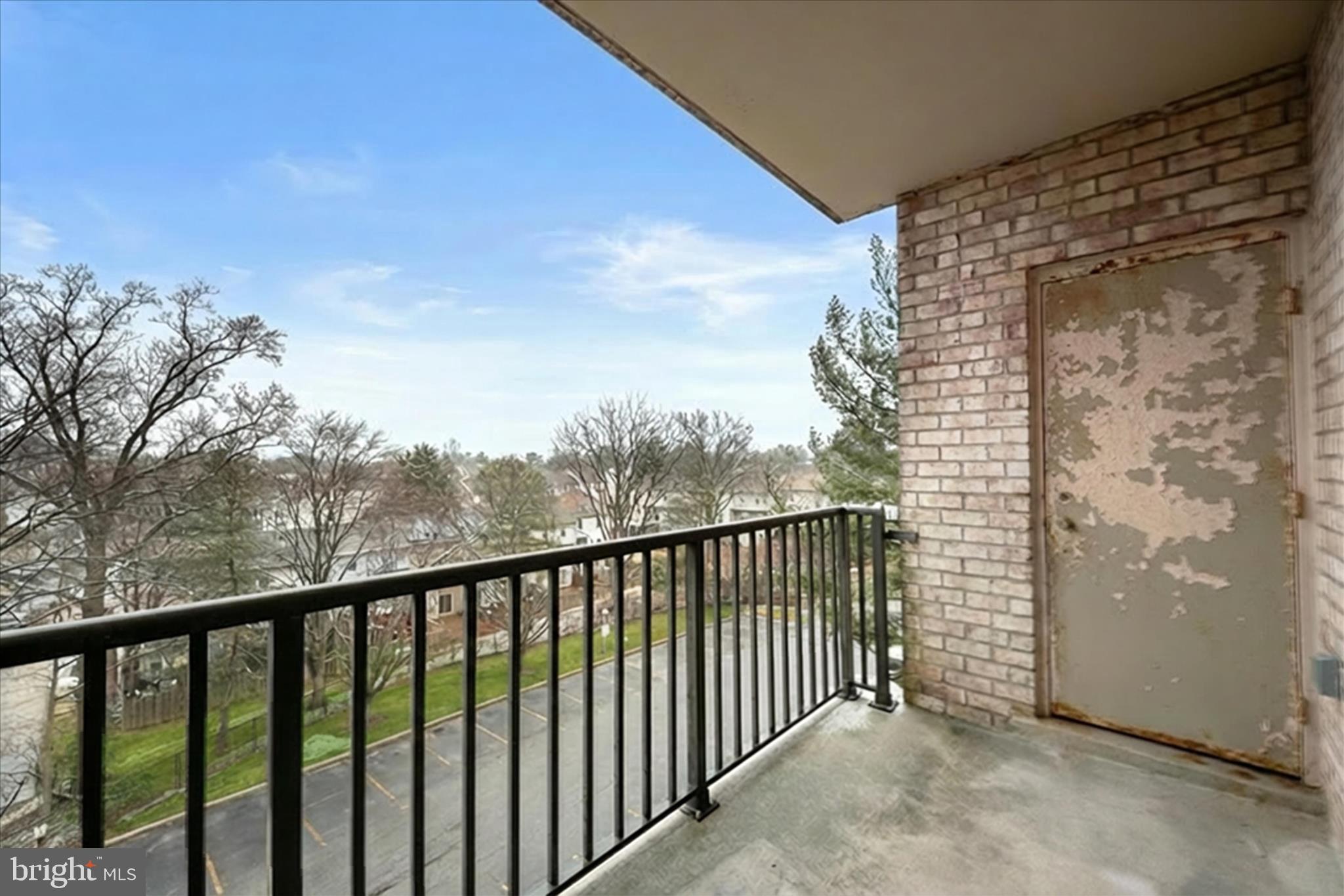 COLUMBIA TOWERS - Residential