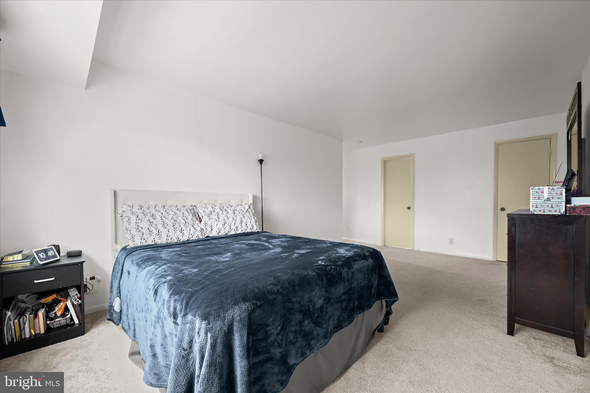 COLUMBIA TOWERS - Residential