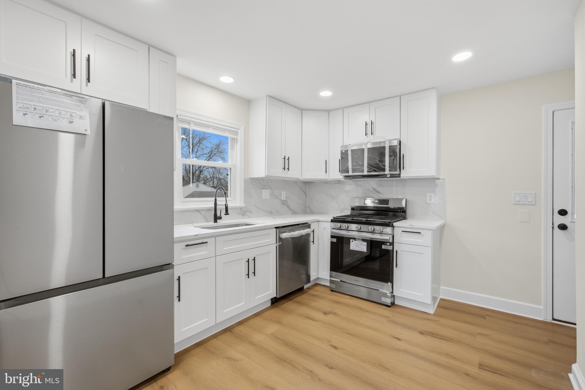 JANETA - Residential