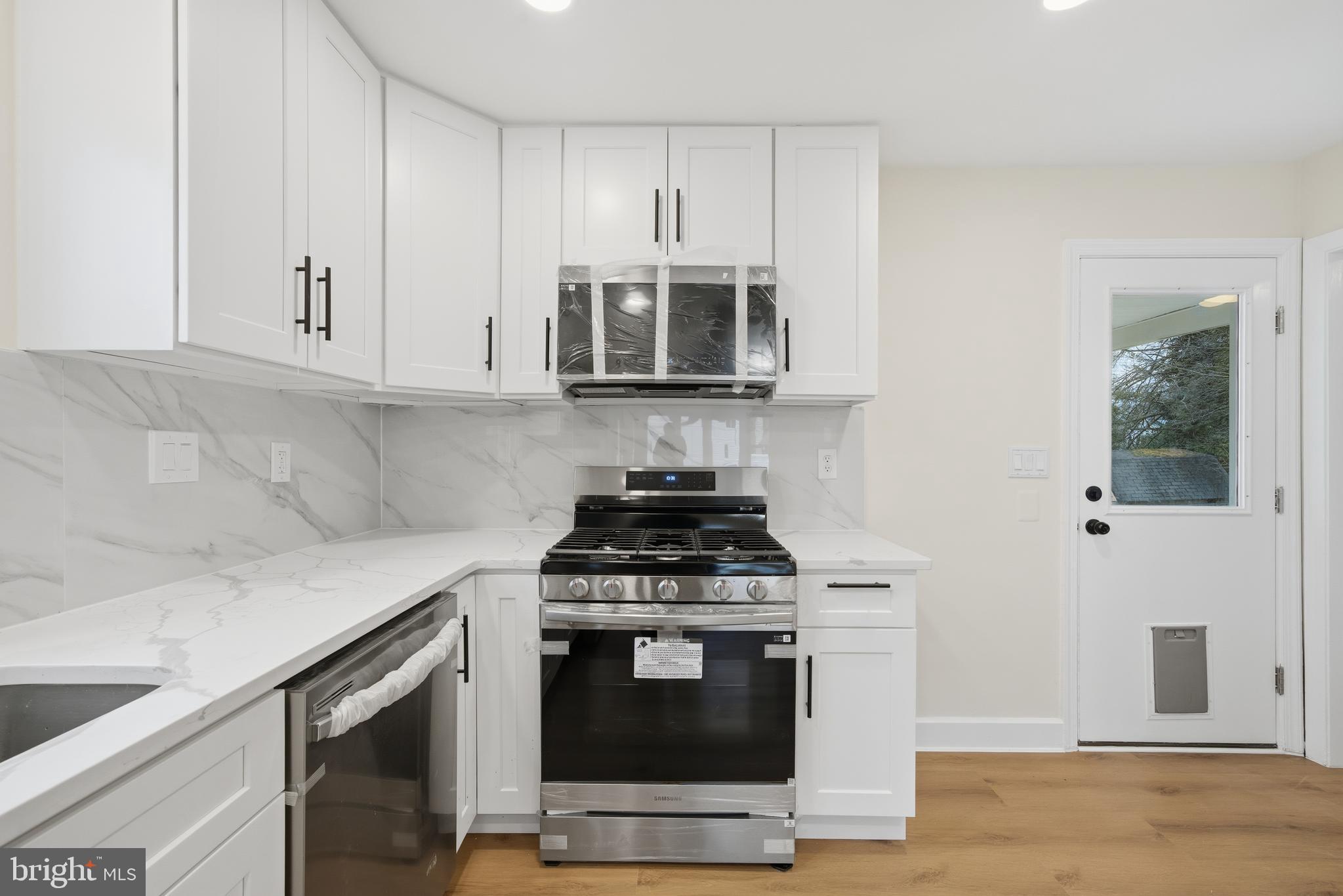 JANETA - Residential