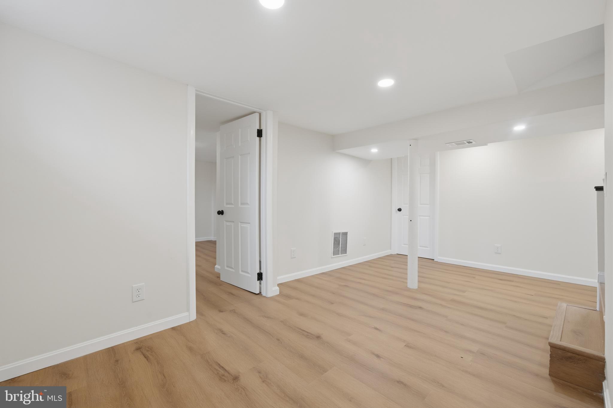 JANETA - Residential